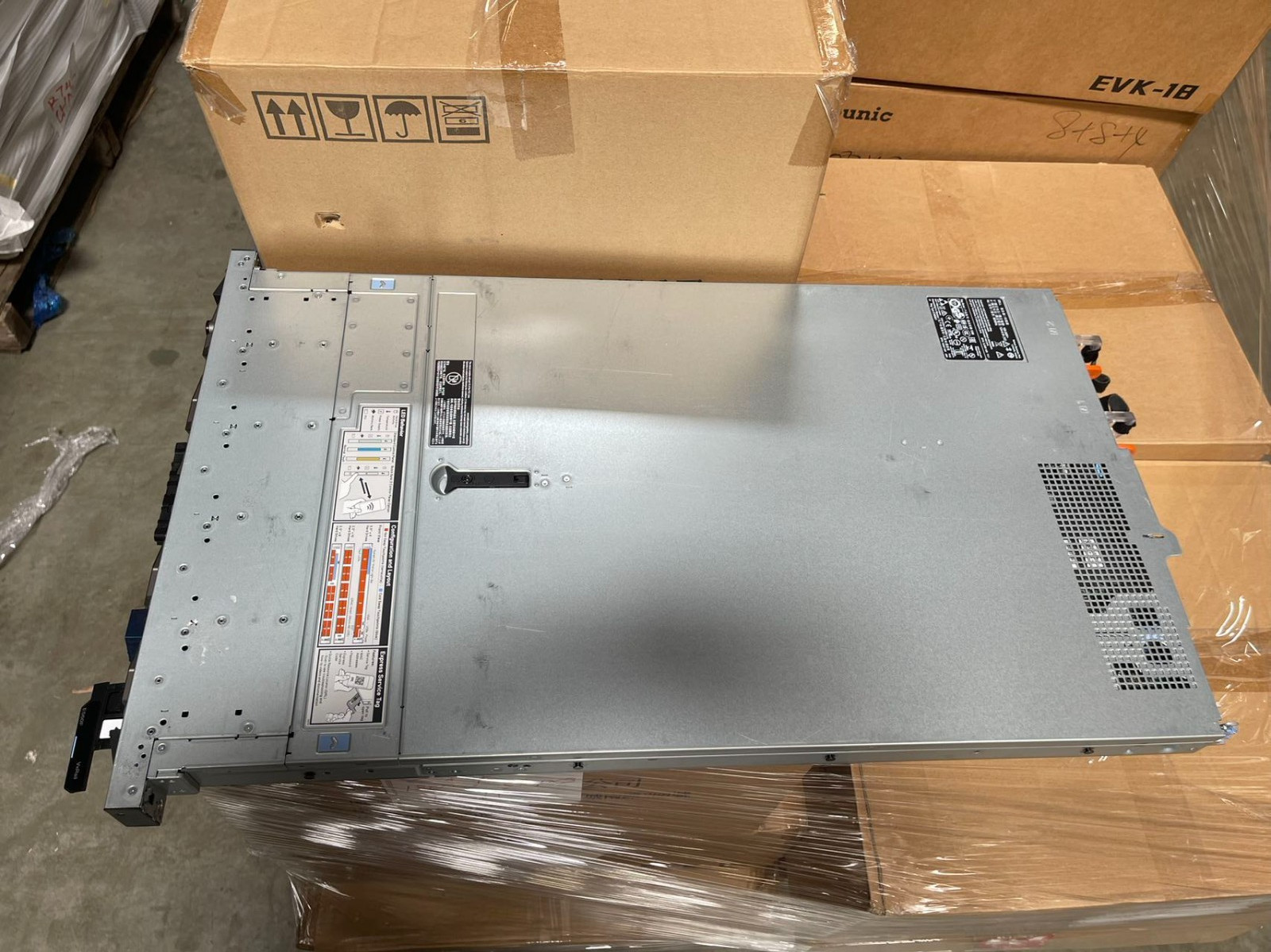 Dell PowerEdge R640 E560F 10 SFF Server 2x Xeon Gold 6152 1100W H330 NVME 684MR