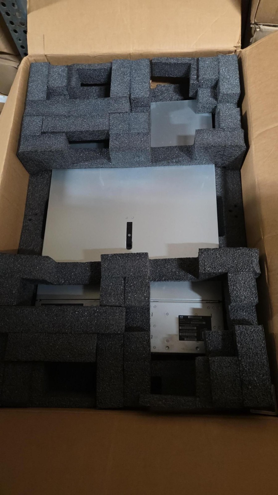 868704-B21 HPE Proliant DL380 Gen10 24SFF 256GB total ram 7.2tb ssd storage