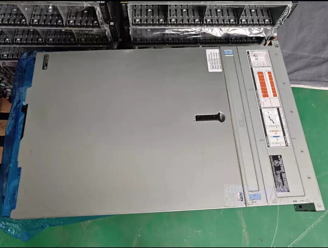 DELL PowerEdge R7425 Server 8X3.5″/2X750W PSU/H330/2X AMD EPYC 7551/128GB RAM