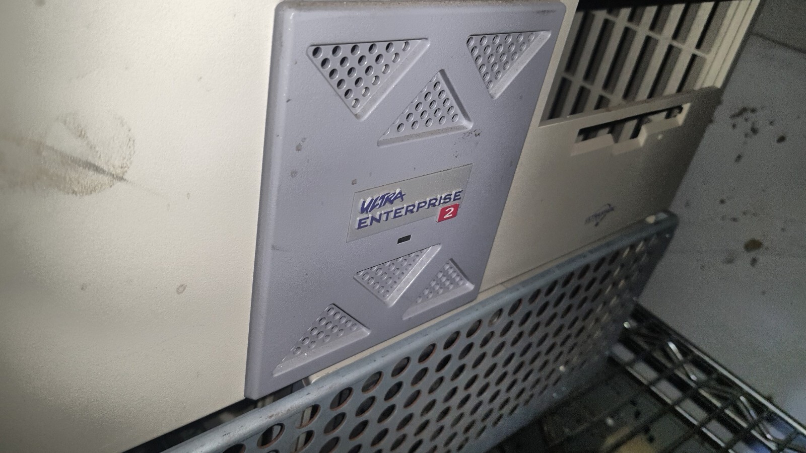 SUN A14-400 Ultra 2 2×300/400mhz CPU,RAM,18gbHDD,CD,2xVideo card,VGA cable works