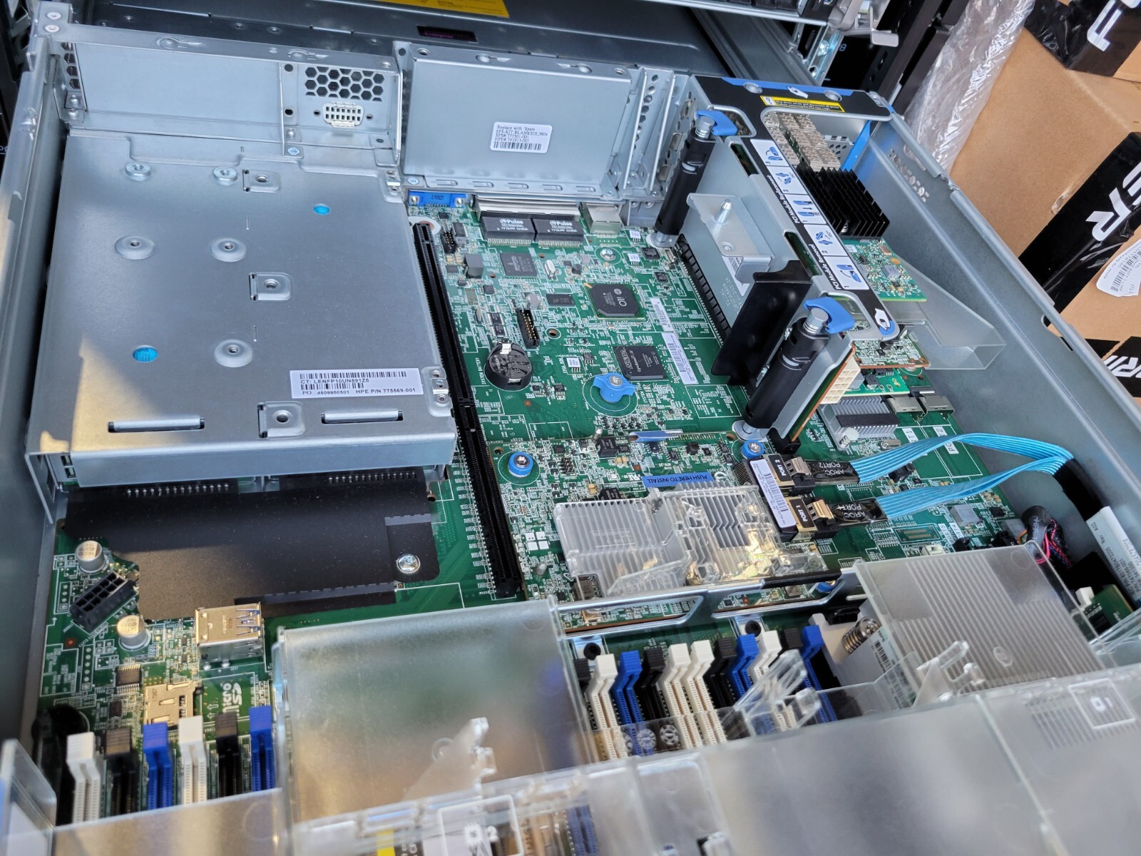 HPE ProLiant DL380 Gen9 8SFF Intel Xeon E5-2620 v4 2.10GHz/16GB/ H240AR Raid