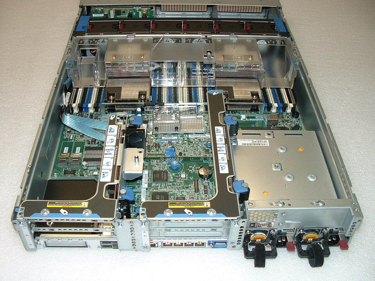 HP Proliant DL380 G9 2x E5-2630 V3 2.4Ghz 16-Cores 32GB P440ar 2x 300gb 2x 750w