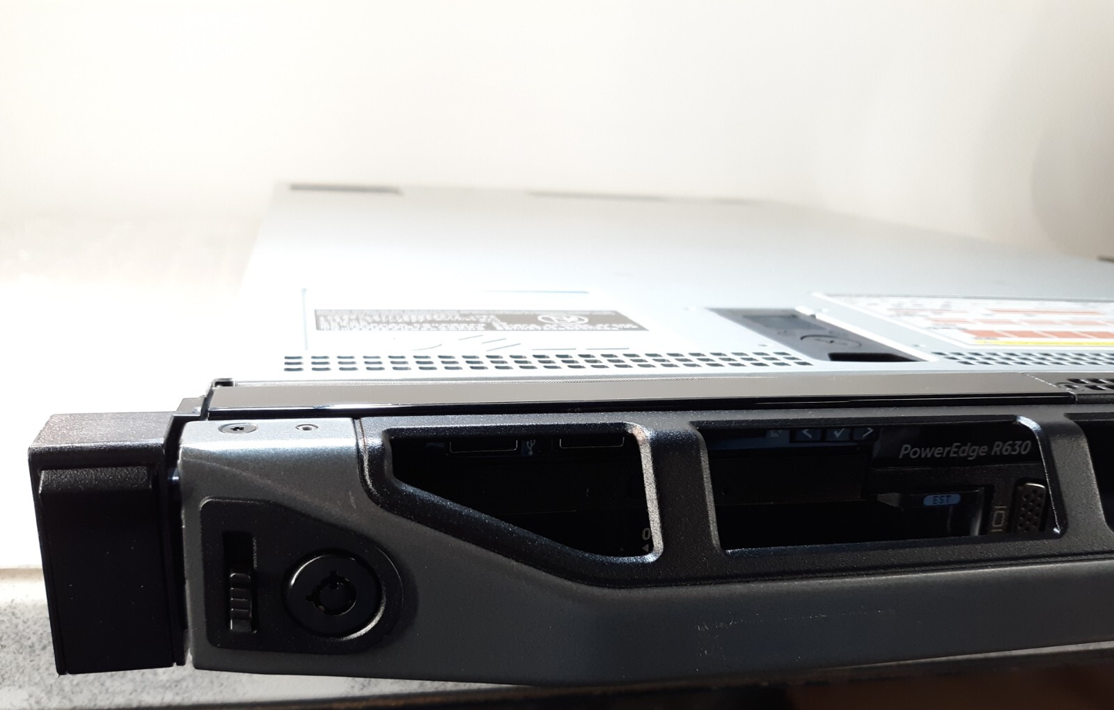 Dell PowerEdge R620 Server 2x Intel Xeon E5-2609 V3 NO RAM + HDD + CADDIES