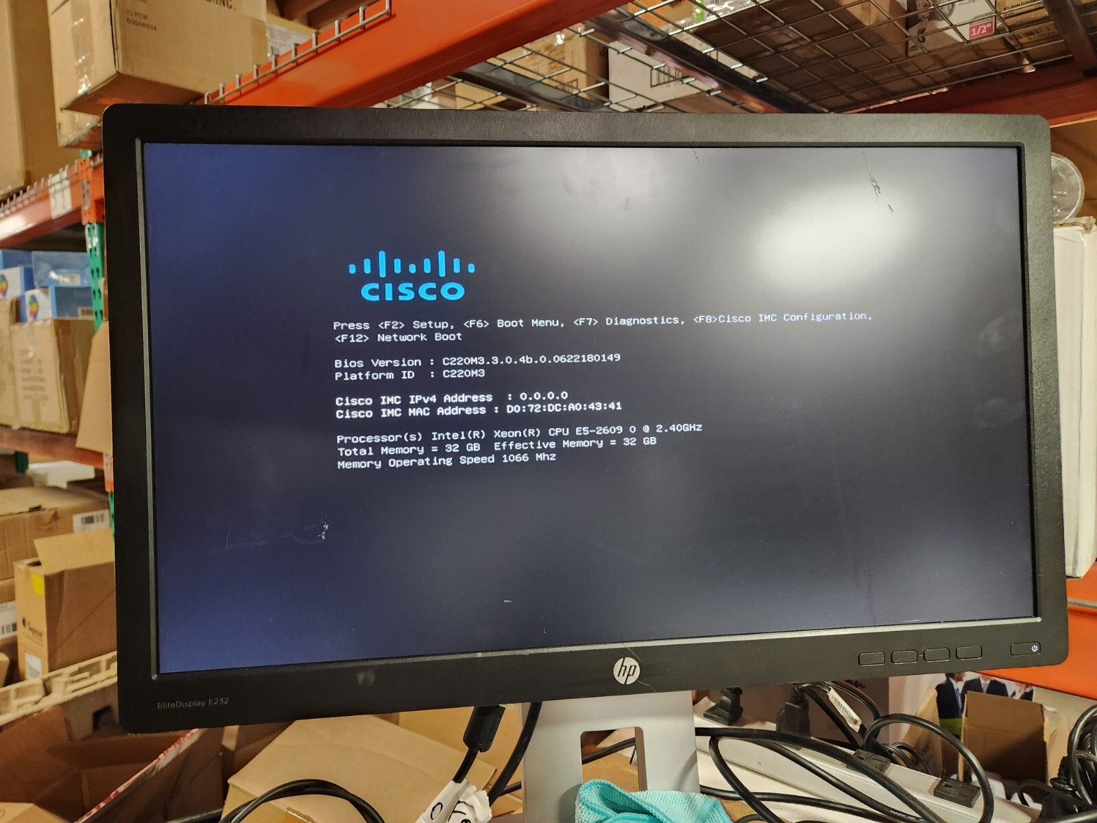 CISCO UCS C220 M3 SFF SERVER (2) E5-2609 @ 2.40GHz, 32GB RAM, 4GB SAS, W/ RAILS