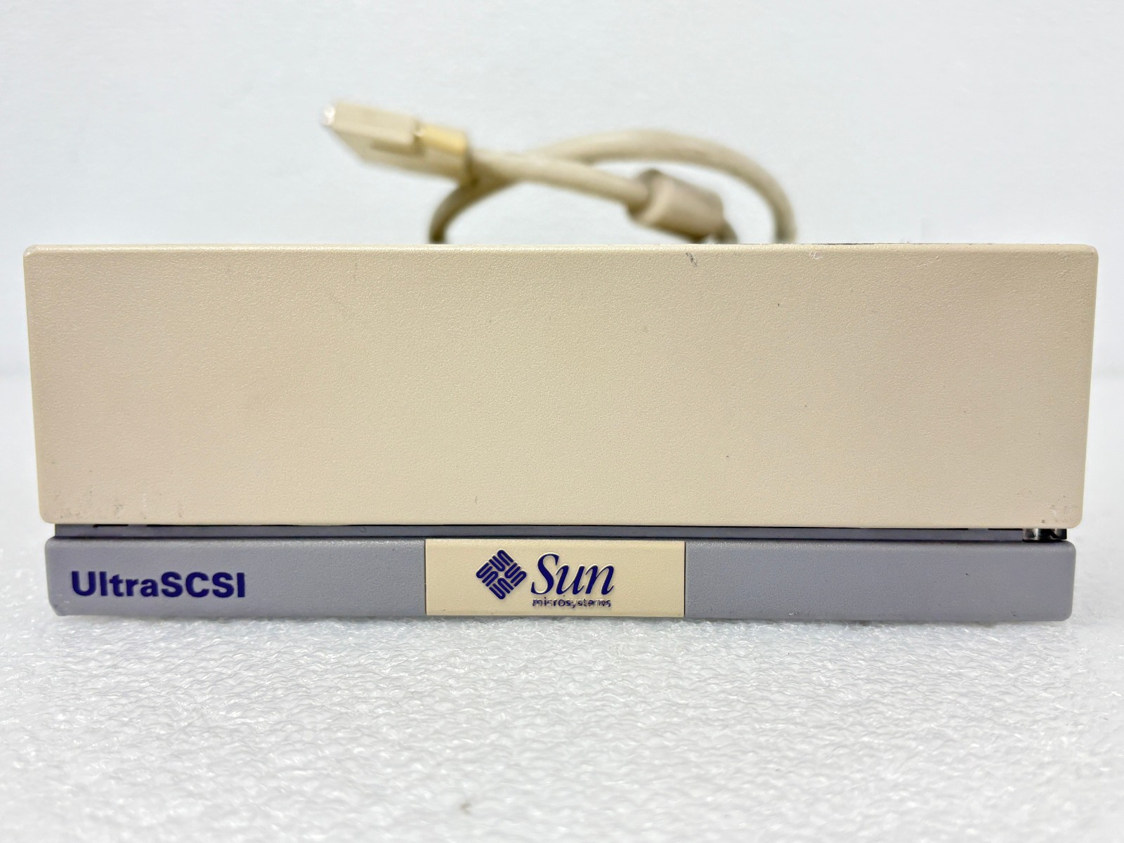 Pre Owned | Sun Microsystems 599-2229-01 DDS3 Unipack Tape Drive – w/ Power Cord
