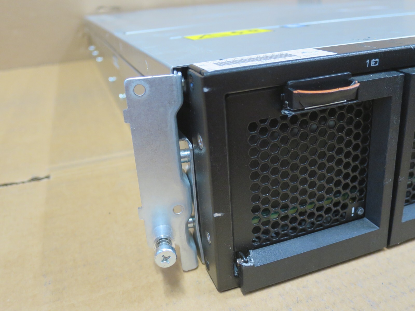 IBM 2145-SV1 SAN Volume Controller 128GB 2x E5-2667v4 8×2.5″ Bay 480GB 2U Server