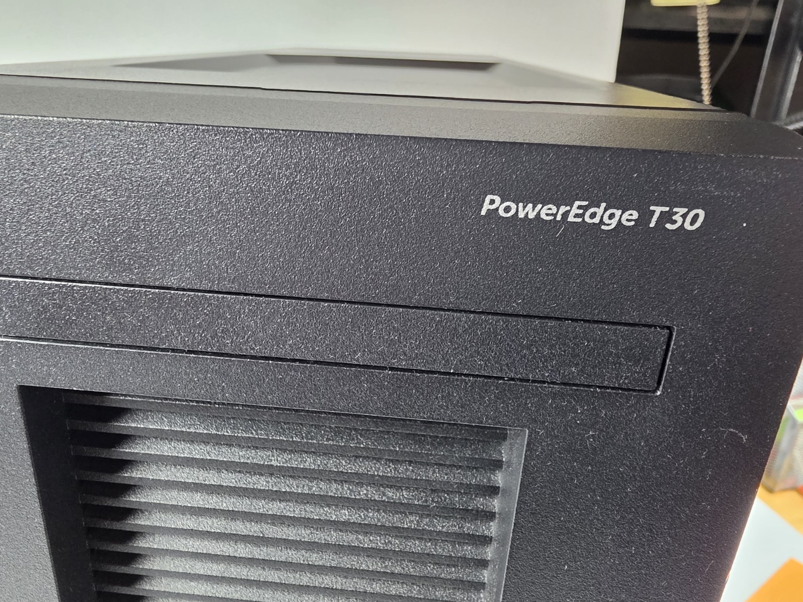 DELL PowerEdge T30 Tower Server PENTIUM G4400 3.30Ghz 8GB RAM 2TB HDD WIN 10