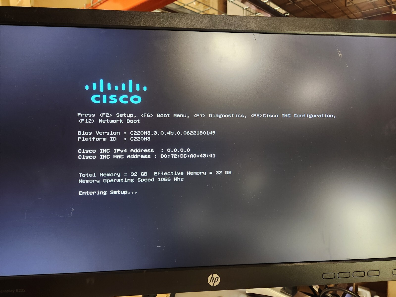 CISCO UCS C220 M3 SFF SERVER (2) E5-2609 @ 2.40GHz, 32GB RAM, 4GB SAS, W/ RAILS