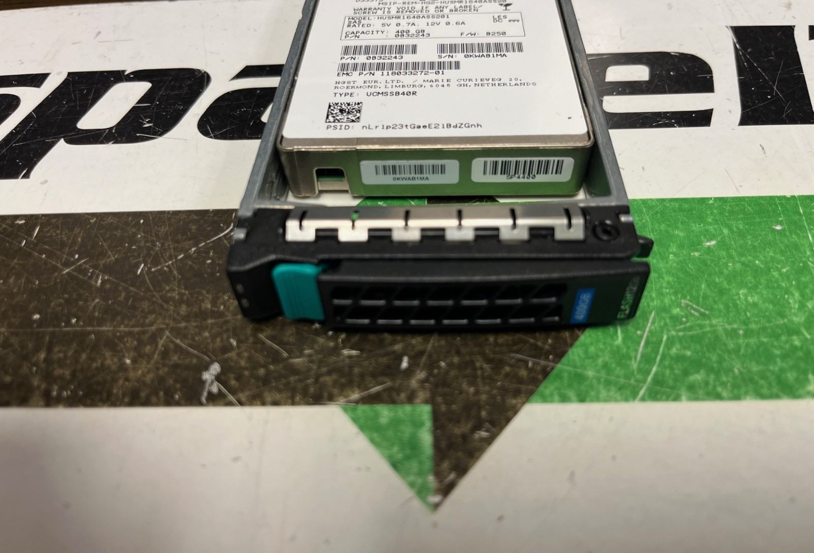 EMC HGST HUSMR1640ASS201 400GB 2.5in MLC 12G SAS SSD 118033272-01 105-000-532-00