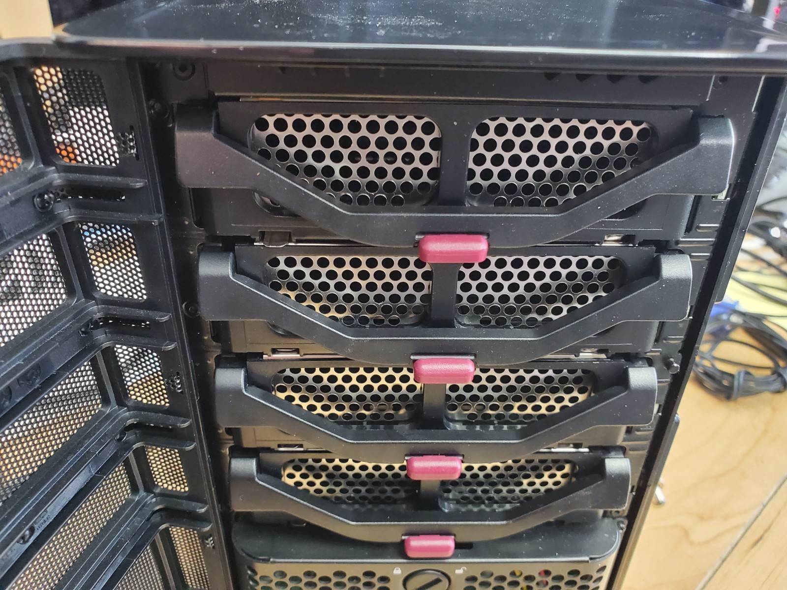 HP EX495 MediaSmart Server No Hard Drives Powers On