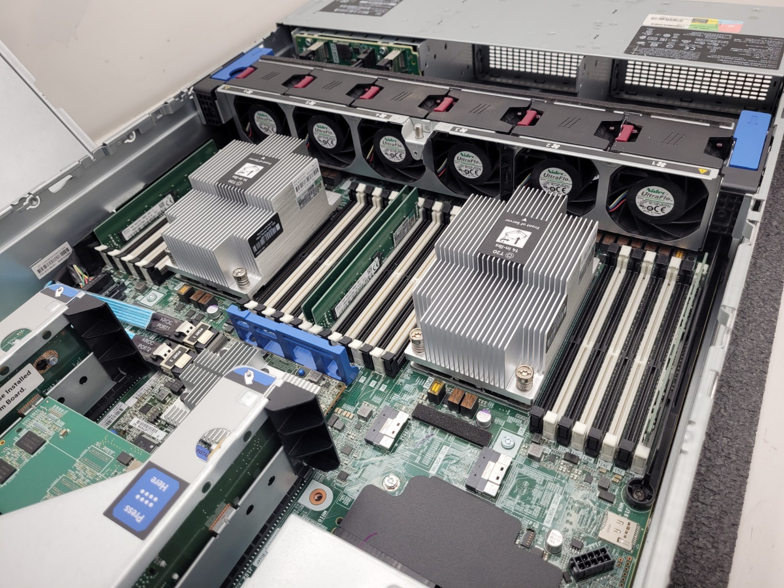 HPE ProLiant DL385 G10 2x AMD EPYC 7251 32GB RAM P408i-a SR 2U Server 8 Bay SFF