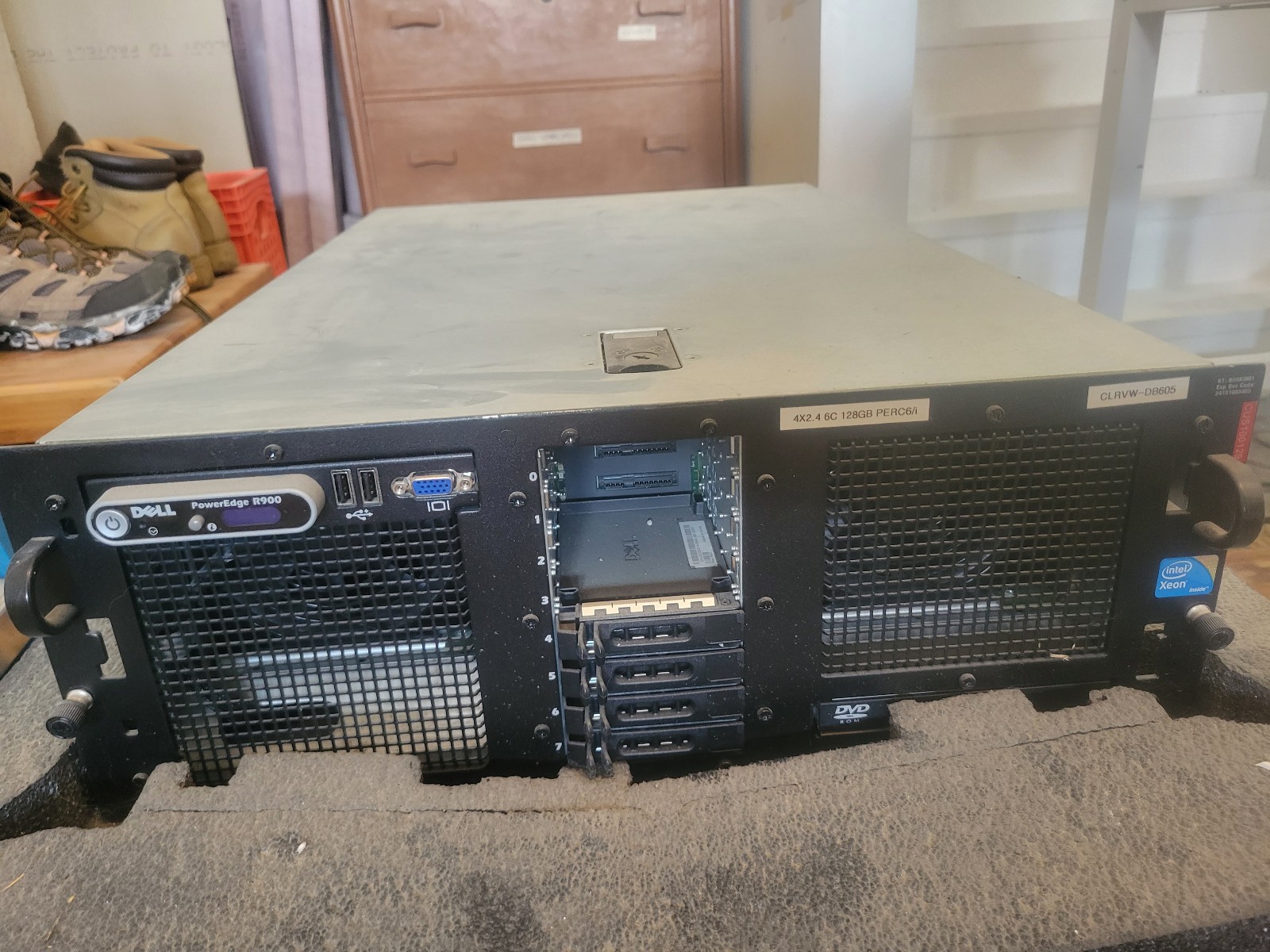 Dell PowerEdge R900 Xeon E7450 24 cores 128 GB RAM w/ cover, no drives
