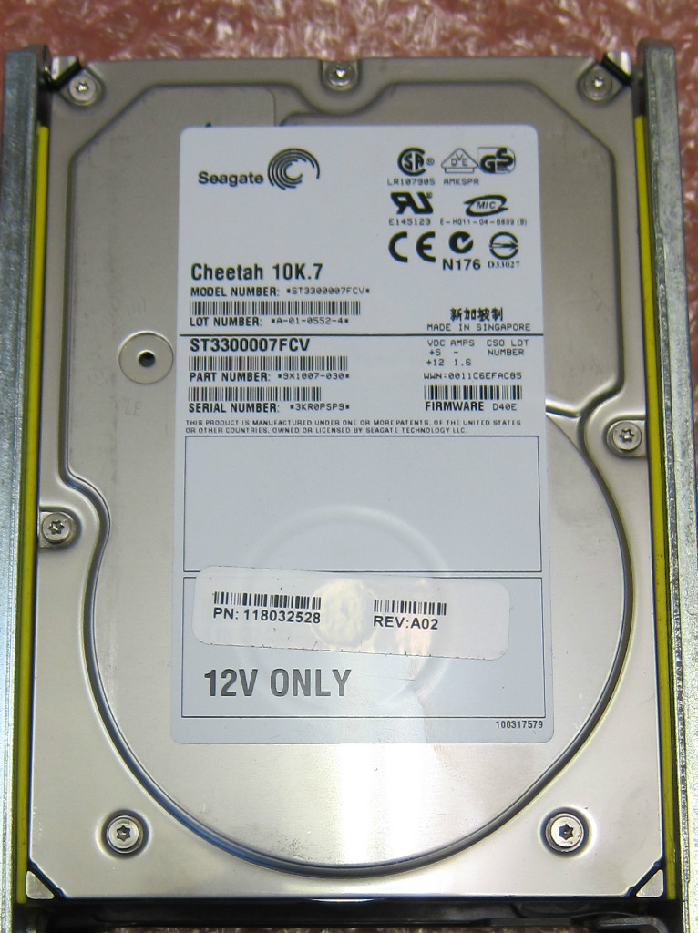 10 x Seagate ST3300007FCV 300GB 10K FC Fibre Channel Hot plug Hard Disk Drive