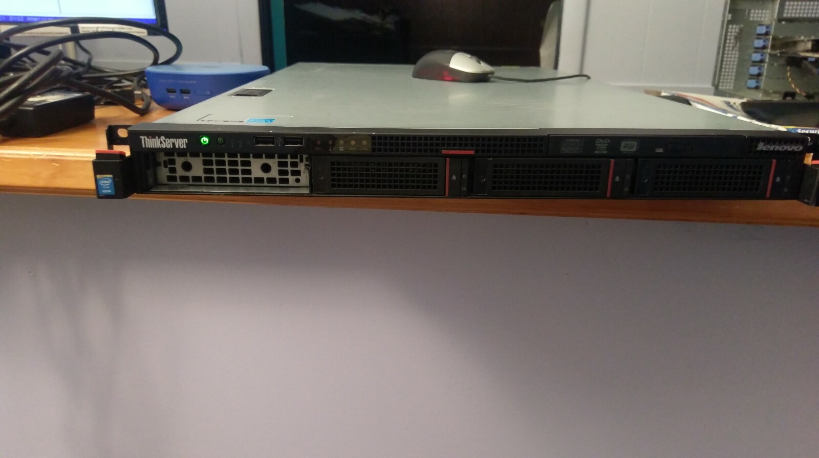 Lenovo ThinkServer RD340 Xeon E5-2407 v2 24GB(4x6GB) DDR3 ECC No O.S/HDD