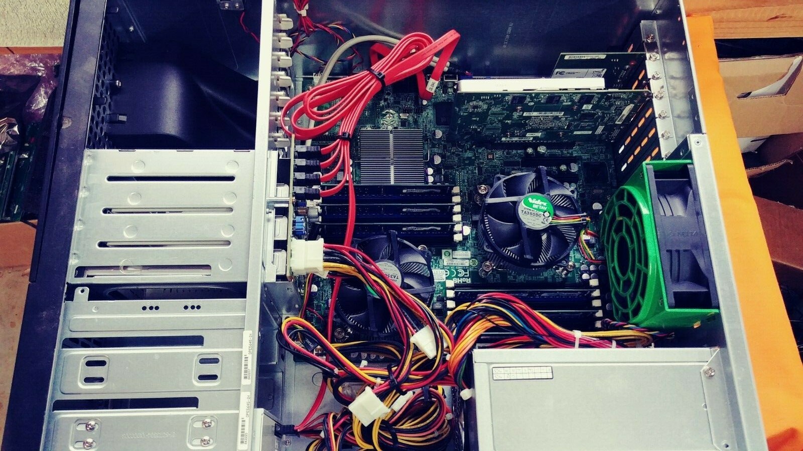 Supermicro X8DT3-LN4F Machine – Powers to Bios – No HDs (*)