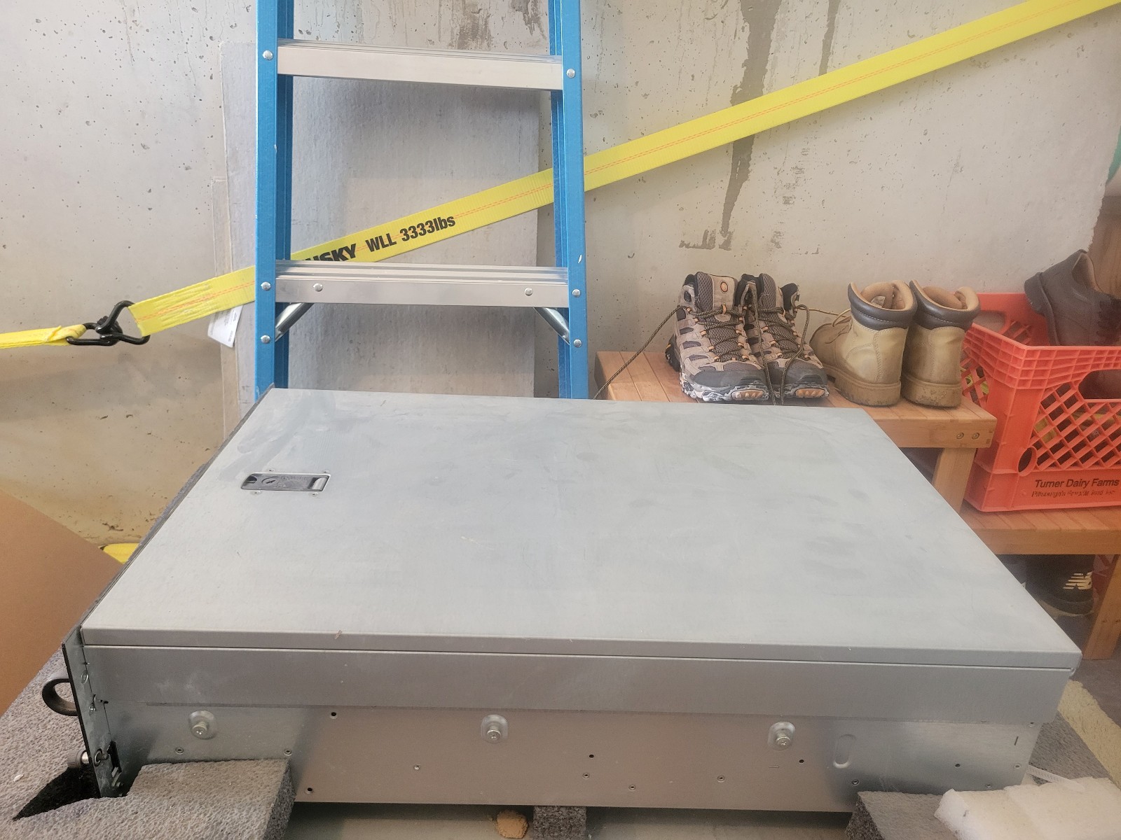 Dell PowerEdge R900 Xeon E7450 24 cores 128 GB RAM w/ cover, no drives