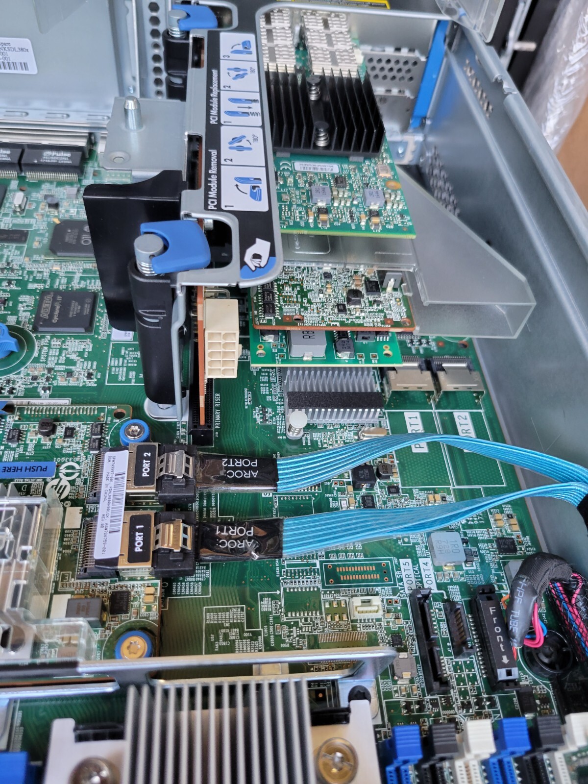 HPE ProLiant DL380 Gen9 8SFF Intel Xeon E5-2620 v4 2.10GHz/16GB/ H240AR Raid