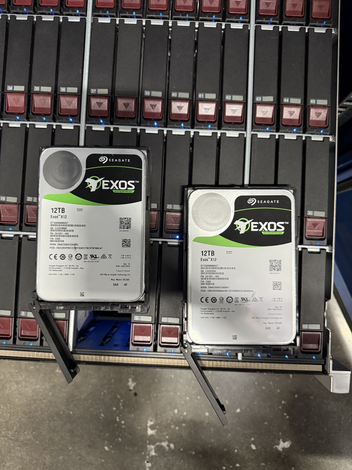 (LOT) 1 SuperMicro JBOD Chassis & 60 Seagate Hard Drives