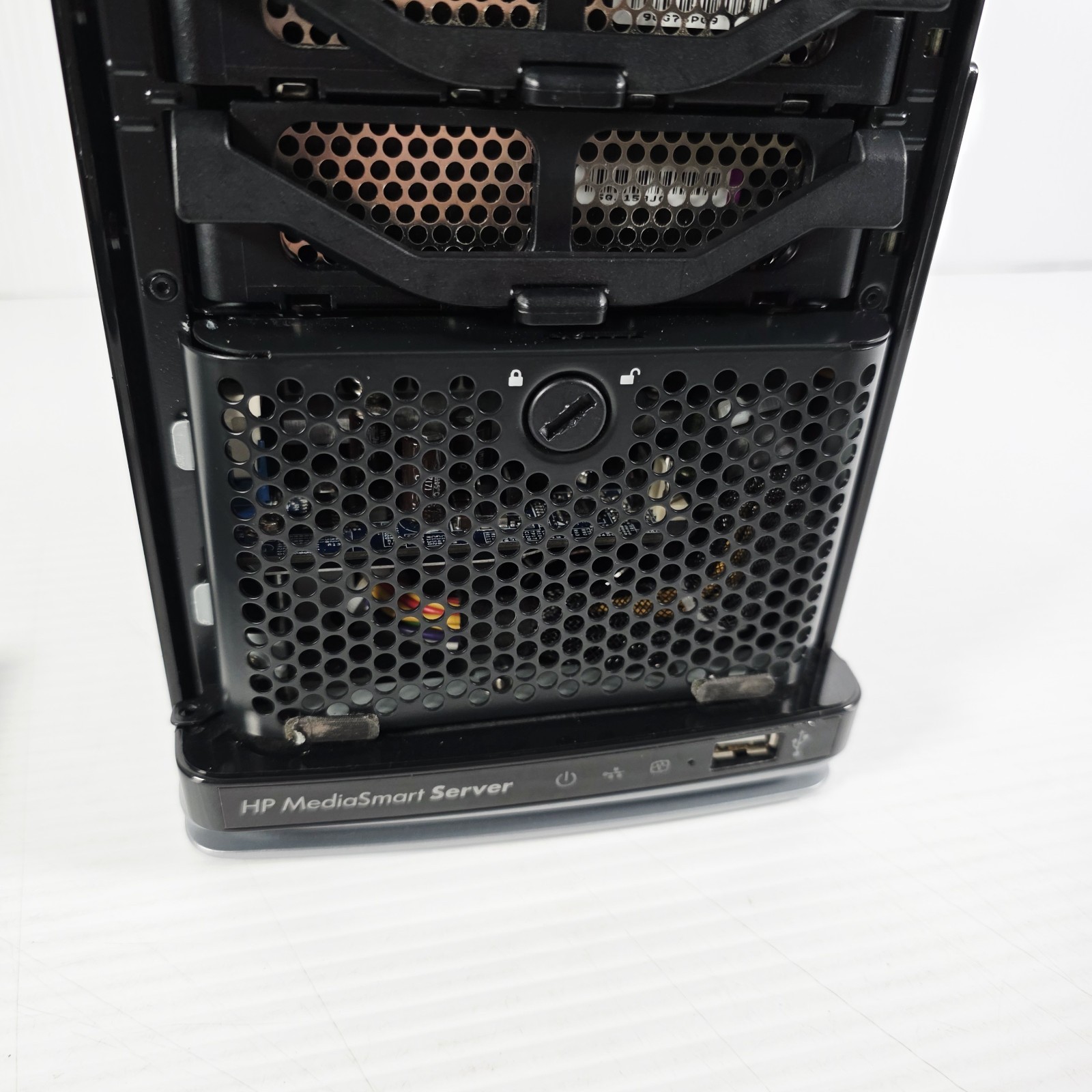 HP EX470 MediaSmart Server – Powers on Properly – Hard Drives Included