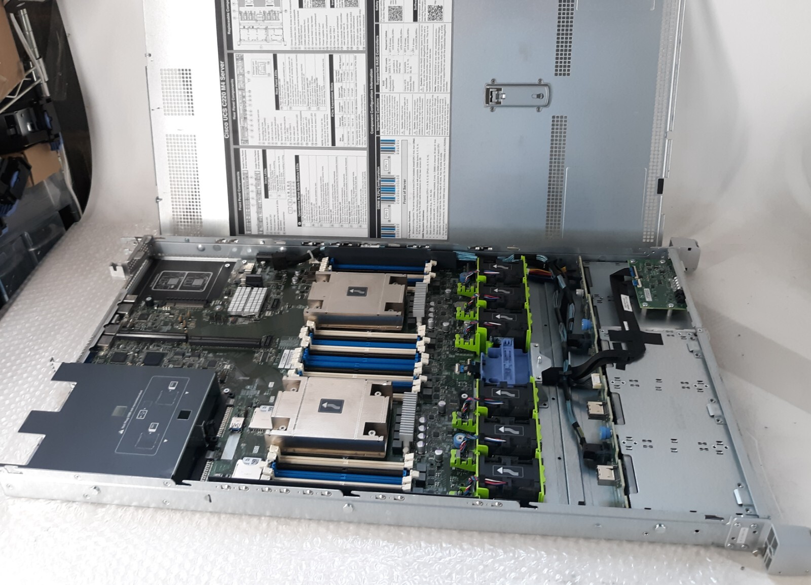 Cisco UCSC-C220-M4S V01 M4 NO CPU+RAM+HDD+PSU w/ Board *Chassis ONLY*