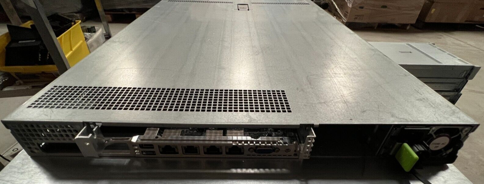 Cisco UCSC-C220-M4S V00 Rack Server Barebone Chassis w/ 1x PSU, Motherboard