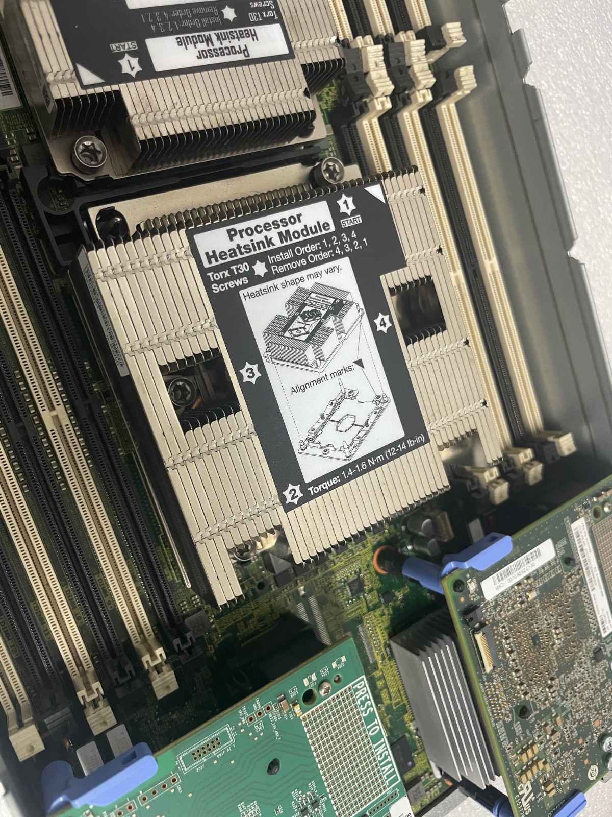 Lenovo ThinkSystem SN550 (7X16CTO1WW) WITH CPU NO DRIVES NO RAM