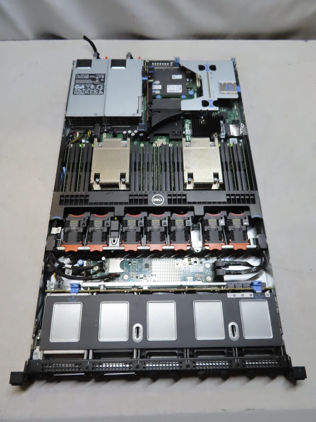 Dell EMC VXRAIL E460F Server with 128GB RAM & SSD 400GB
