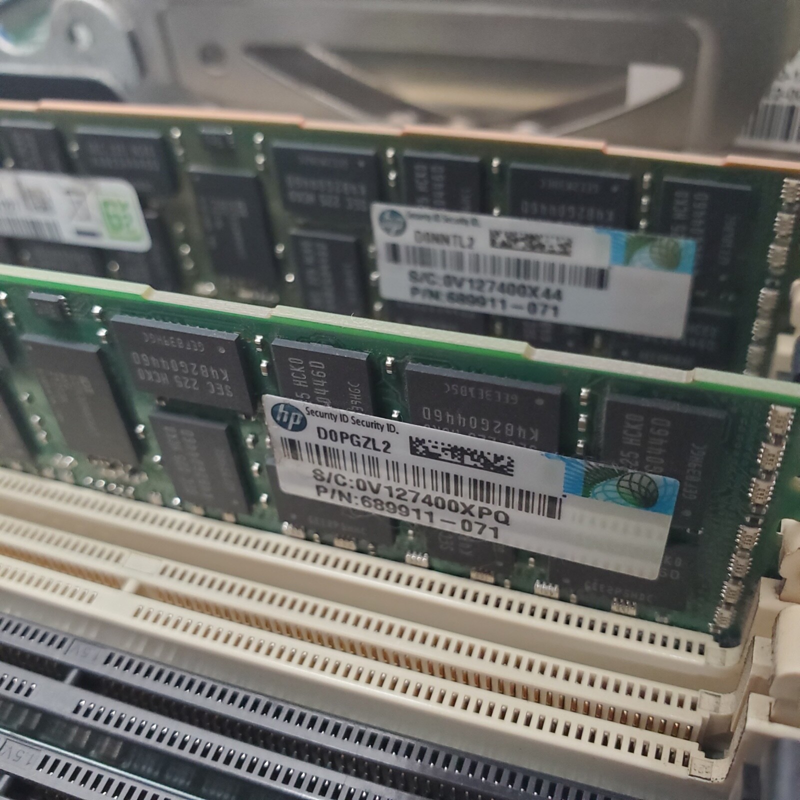 HP ProLiant DL380p G8 Server 2X Intel Xeon E5-2643@3.3Ghz 32GB RAM 876GB 15K SAS