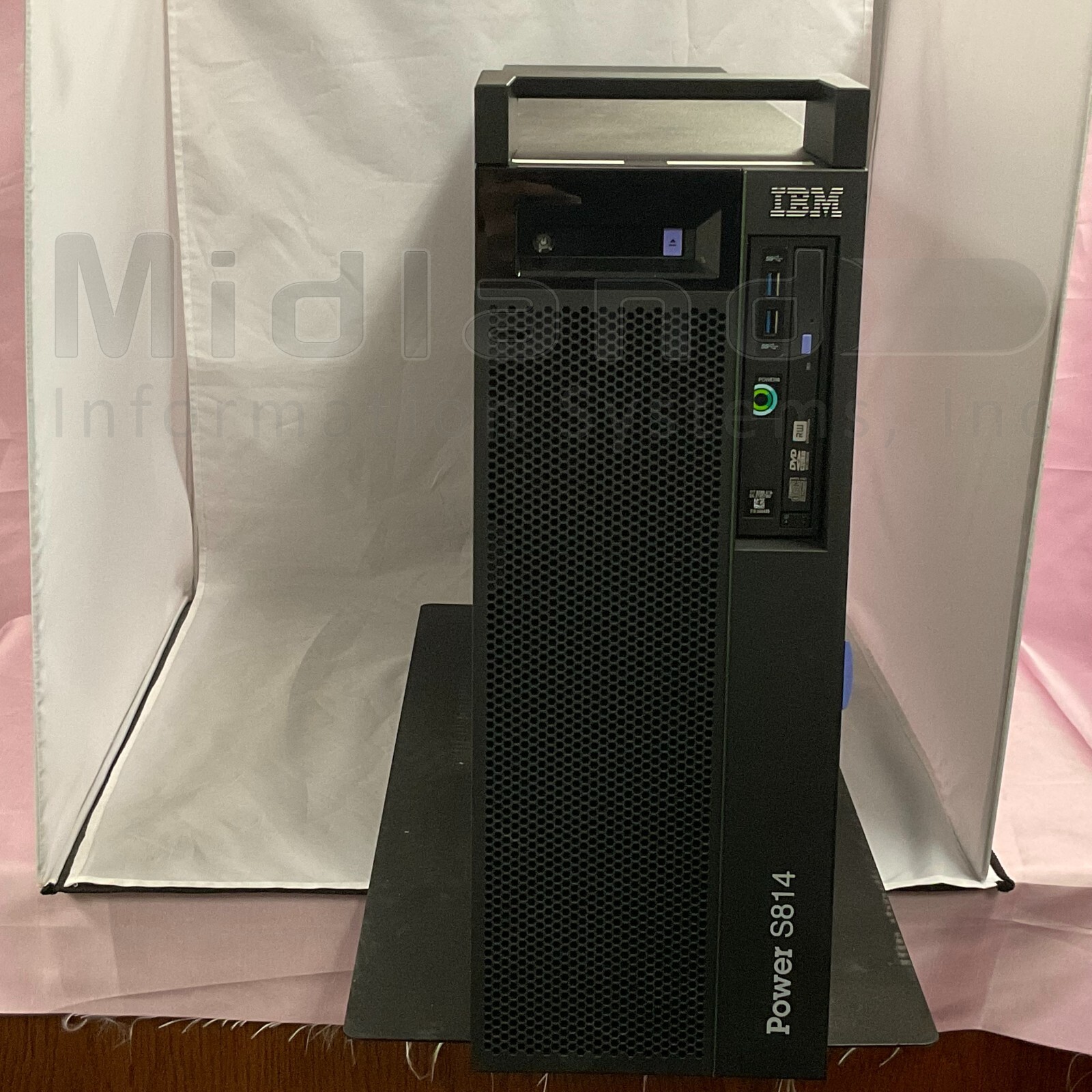 IBM 8286-41A Power S814 3.02GHz 4-Core(EPXK) POWER8 Server V7R2 5 user i license
