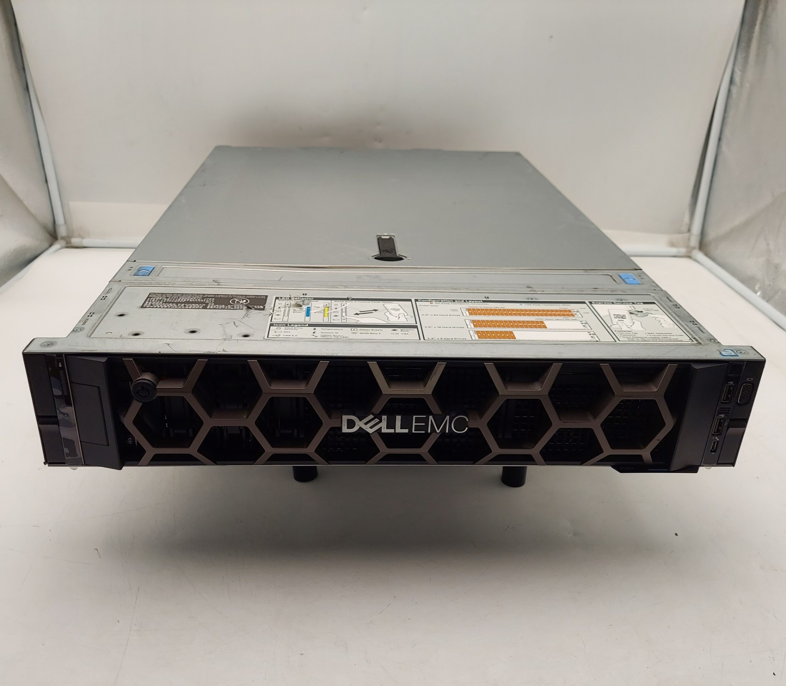 Dell PowerEdge R740 Server 2x Xeon Gold 6136 CPU 3.00GHz 128G RAM PERC H740P