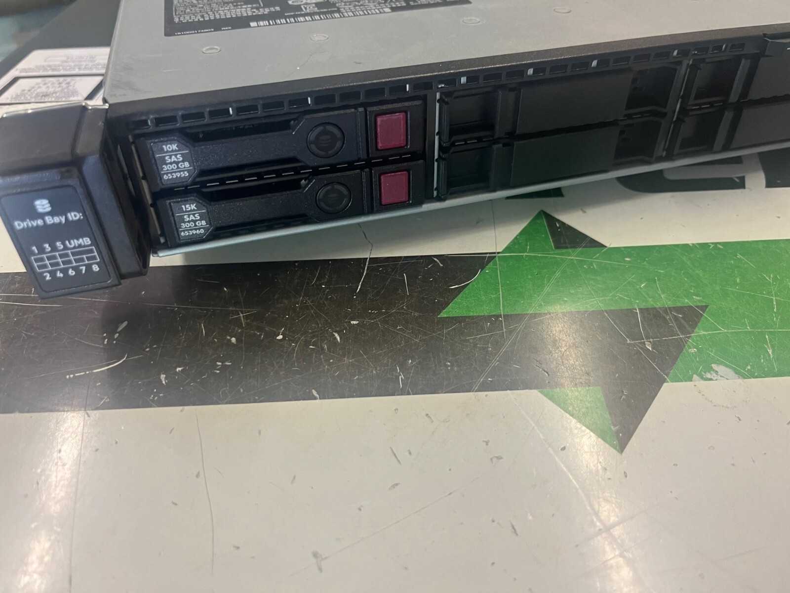 P06453-B21 HPE PROLIANT DL360 GEN10 4110 1P 8SFF 2x 500W NO RAM 2x 300GB HDD