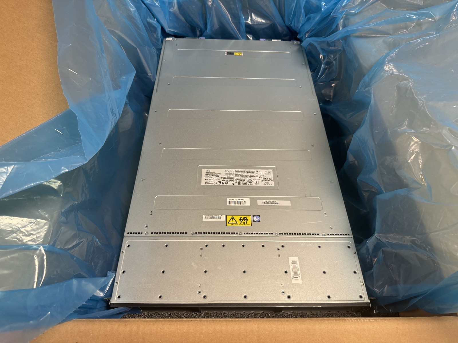 IBM FlashSystem 7200 230Tb NVMe – 8x 32Gb Fibre ports, 1.5TB of cache (2076-824)