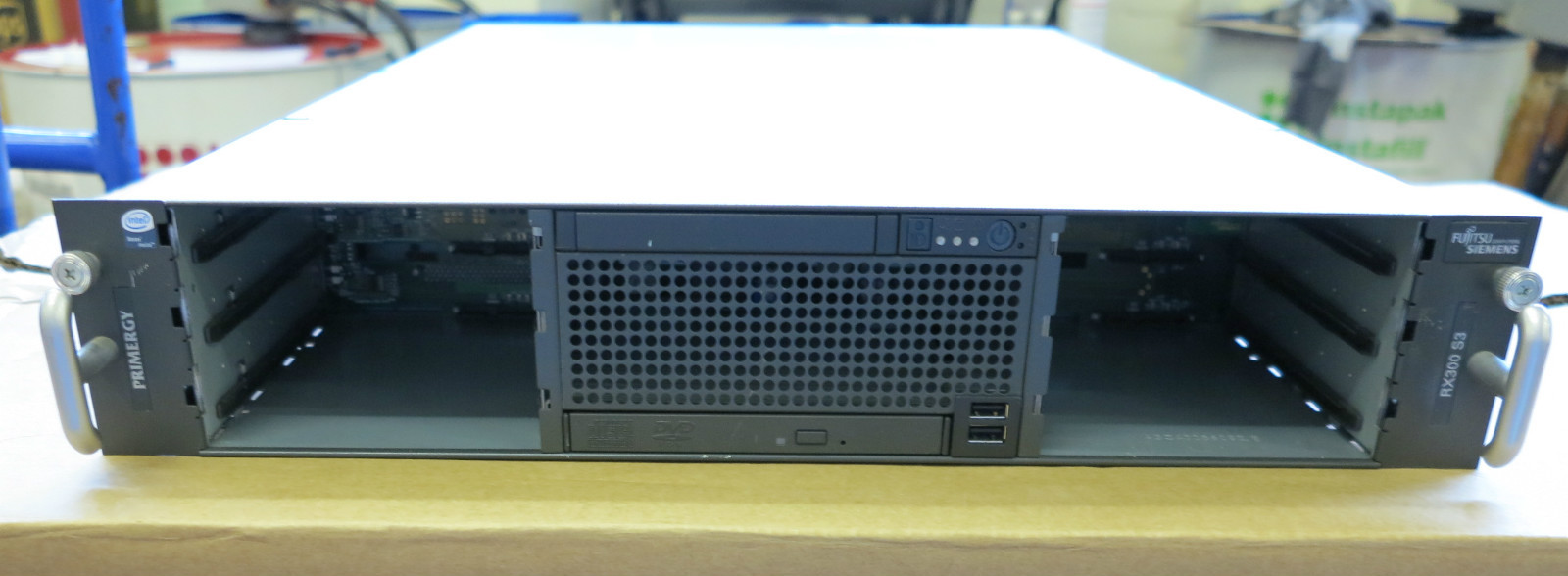 Fujitsu Primergy RX300 S3 Chassis and 6 x 3.5″ drive cage & Backplane