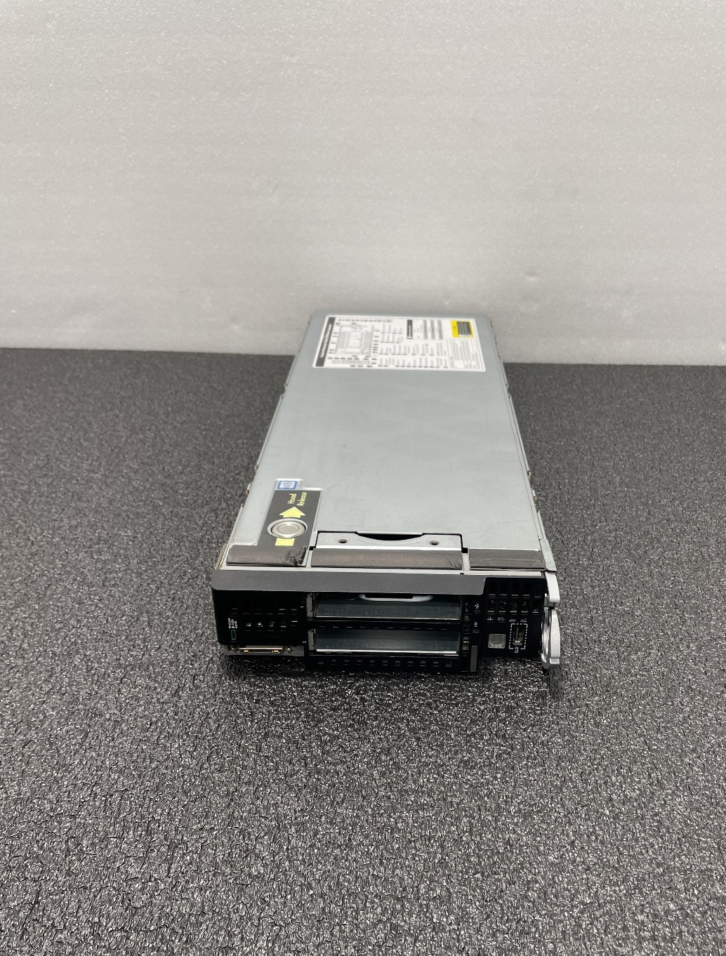 HPE ProLiant BL460C 863442-B21 Gen10 Blade Server, 4GB DDR4 , NO CPU , NO HDD
