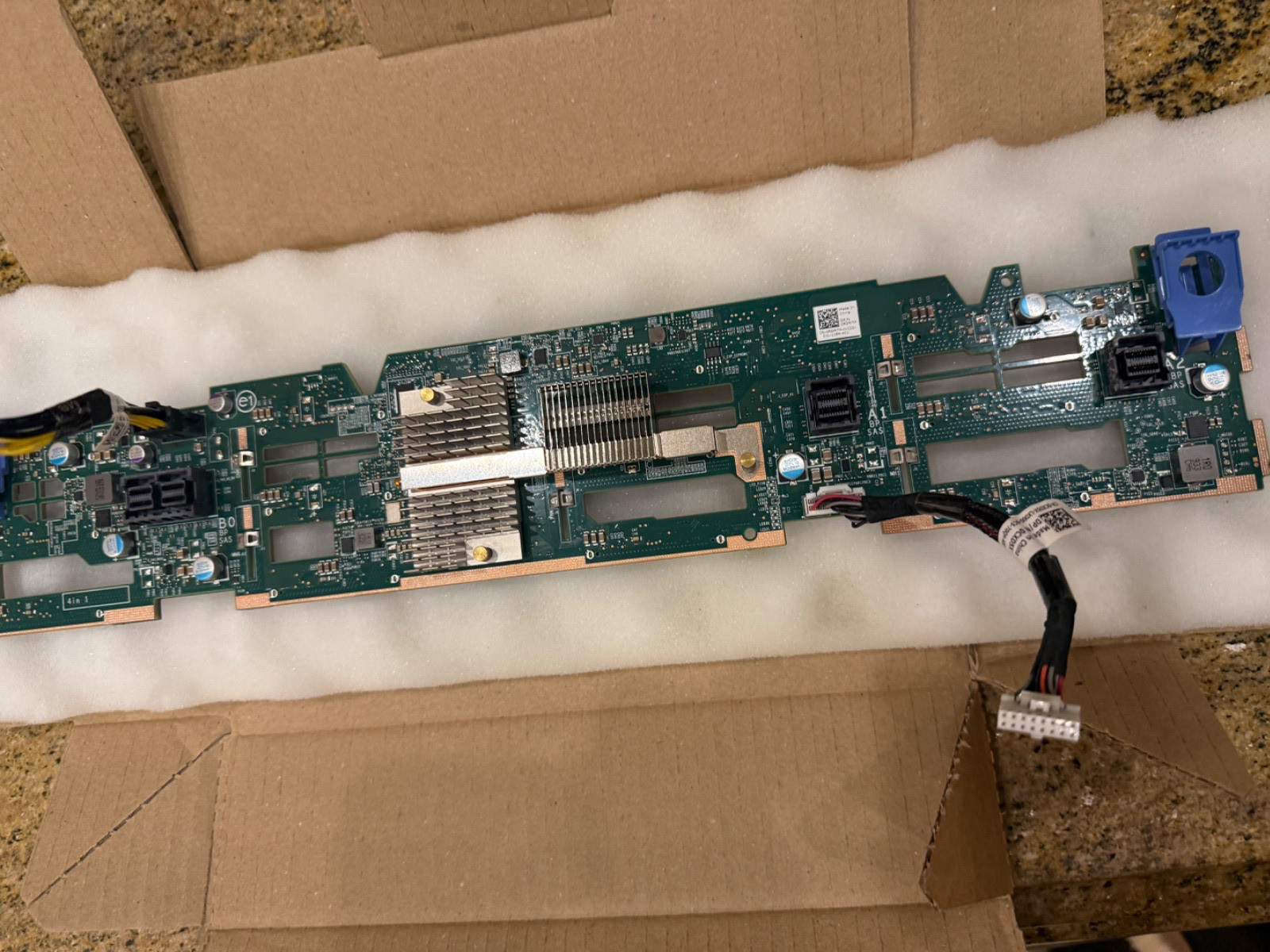Dell RDRTM 3.5″ LFF SAS SATA 12-Bay Hard Drive Backplane w/ Cables for R740XD