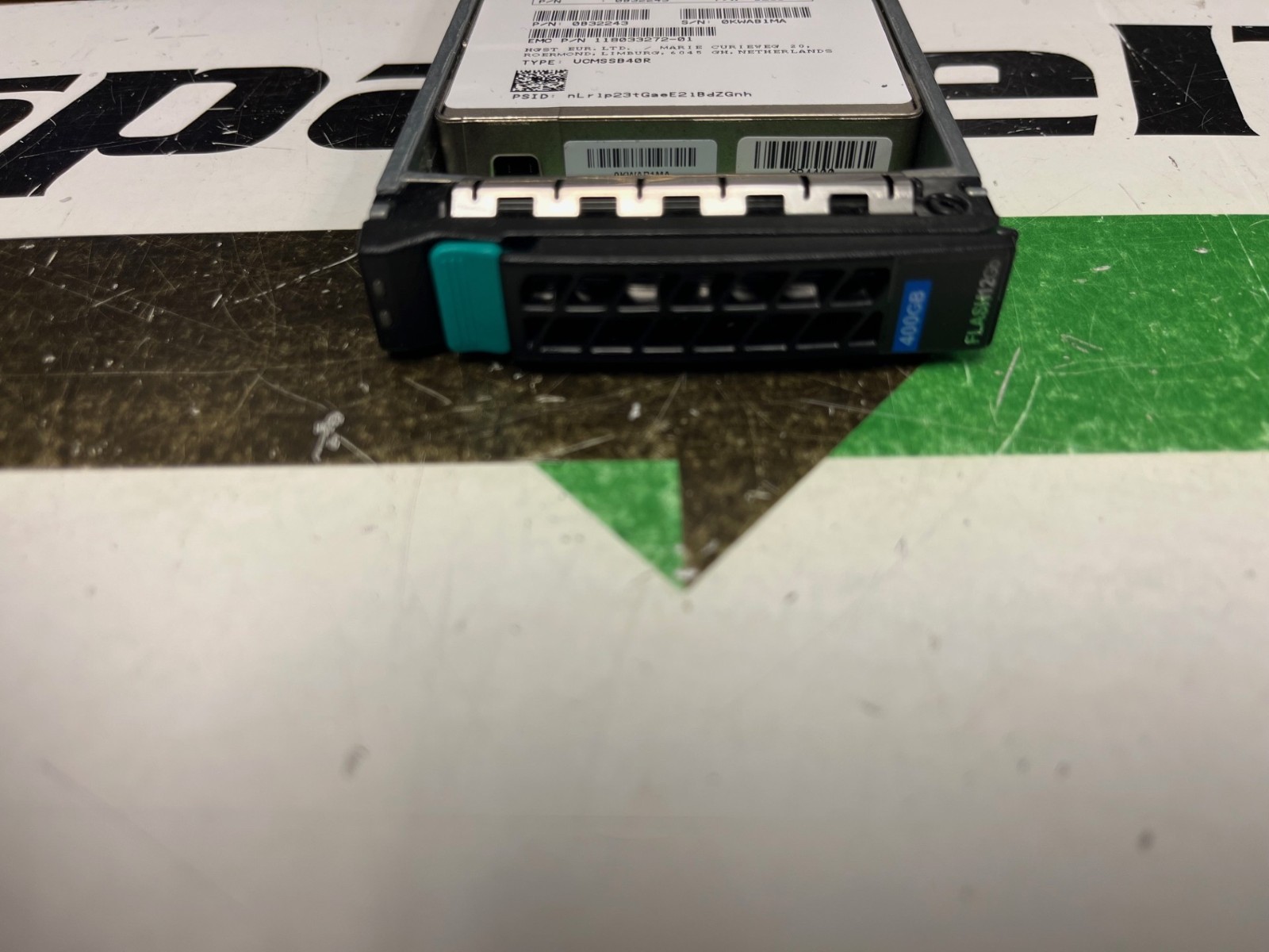 EMC HGST HUSMR1640ASS201 400GB 2.5in MLC 12G SAS SSD 118033272-01 105-000-532-00