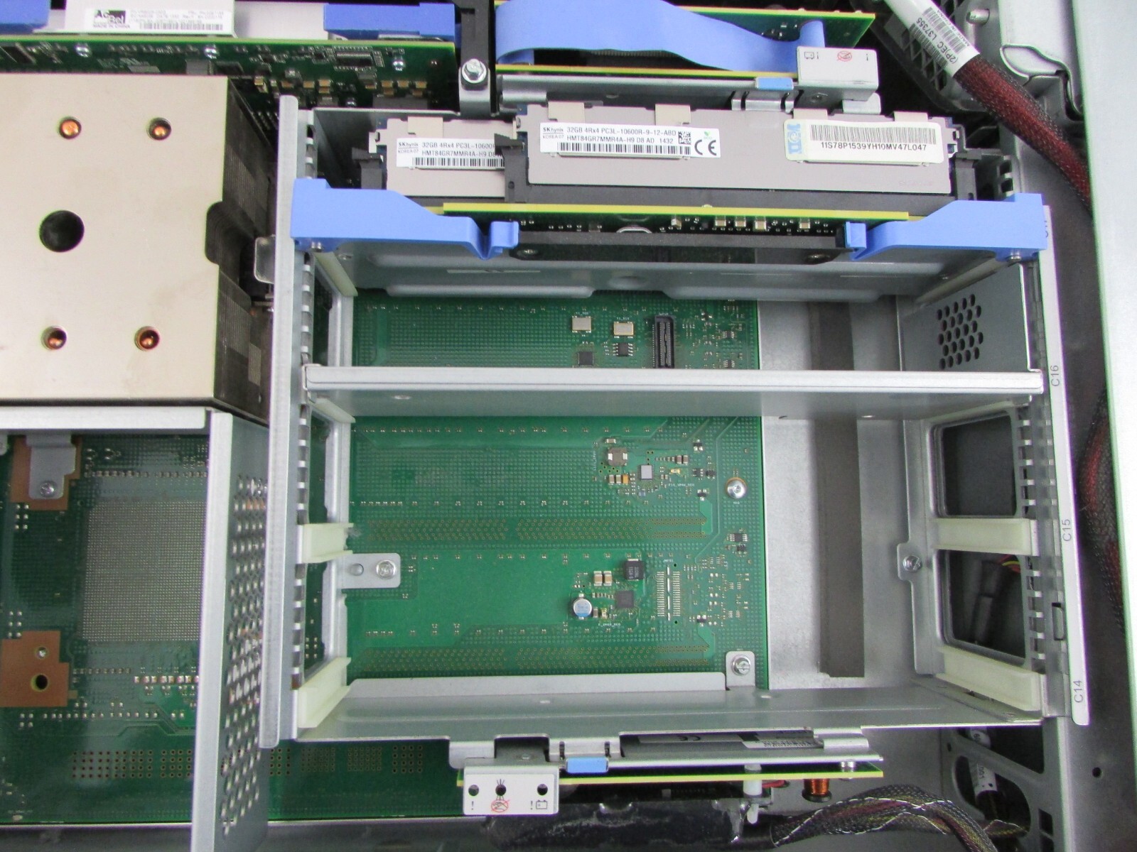 IBM Power 710 8231-E1D 3.0GHz 64GB 6x HHD + 7042-CR4 HMC 1GB 250GB Servers