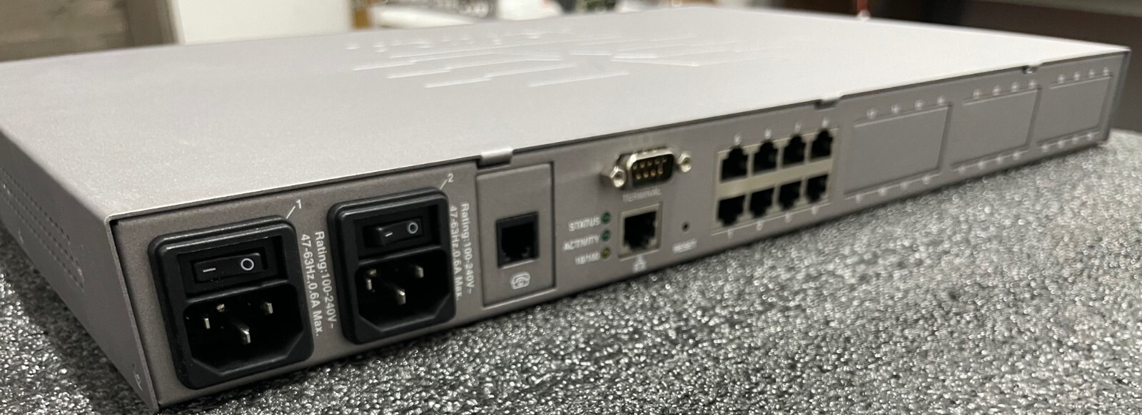 Raritan Dominion SX8 DSXA-8 Ethernet 8-Port IT Network Console Server