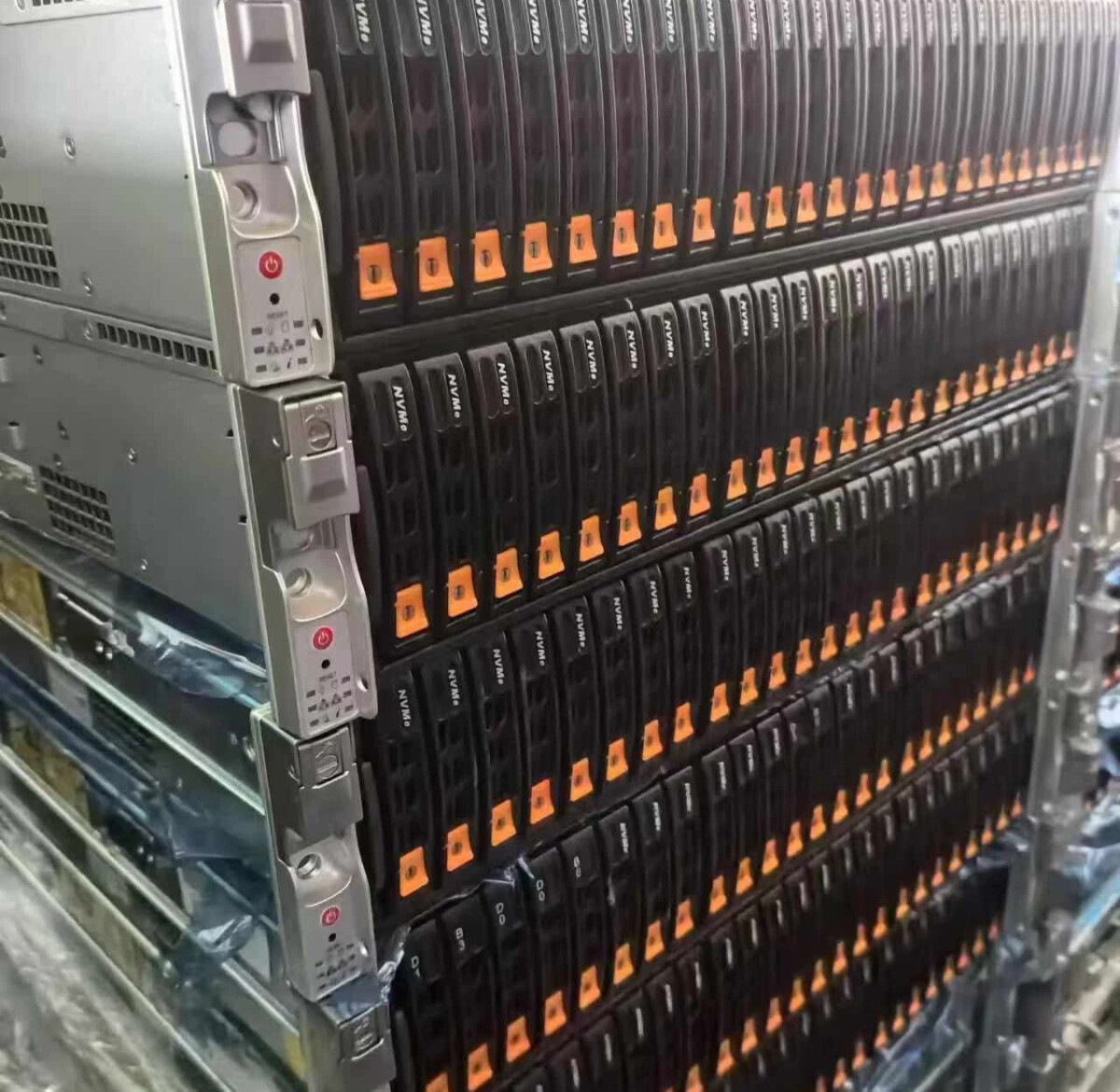 Supermicro SYS-220U-TNR Server 24X2.5″(22x NVME)/2X Gold 6330 28C/4X 64G 2666MHz