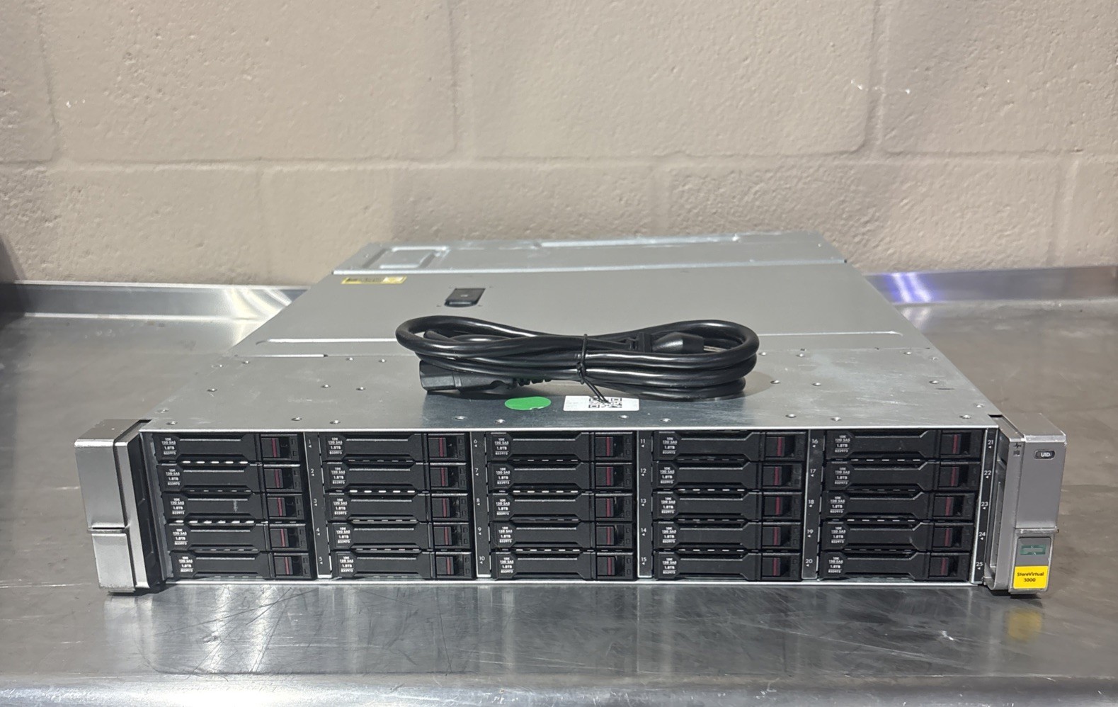 HPE Storage StoreVirtual 3000 No HDD G3J45-63001 With Caddies