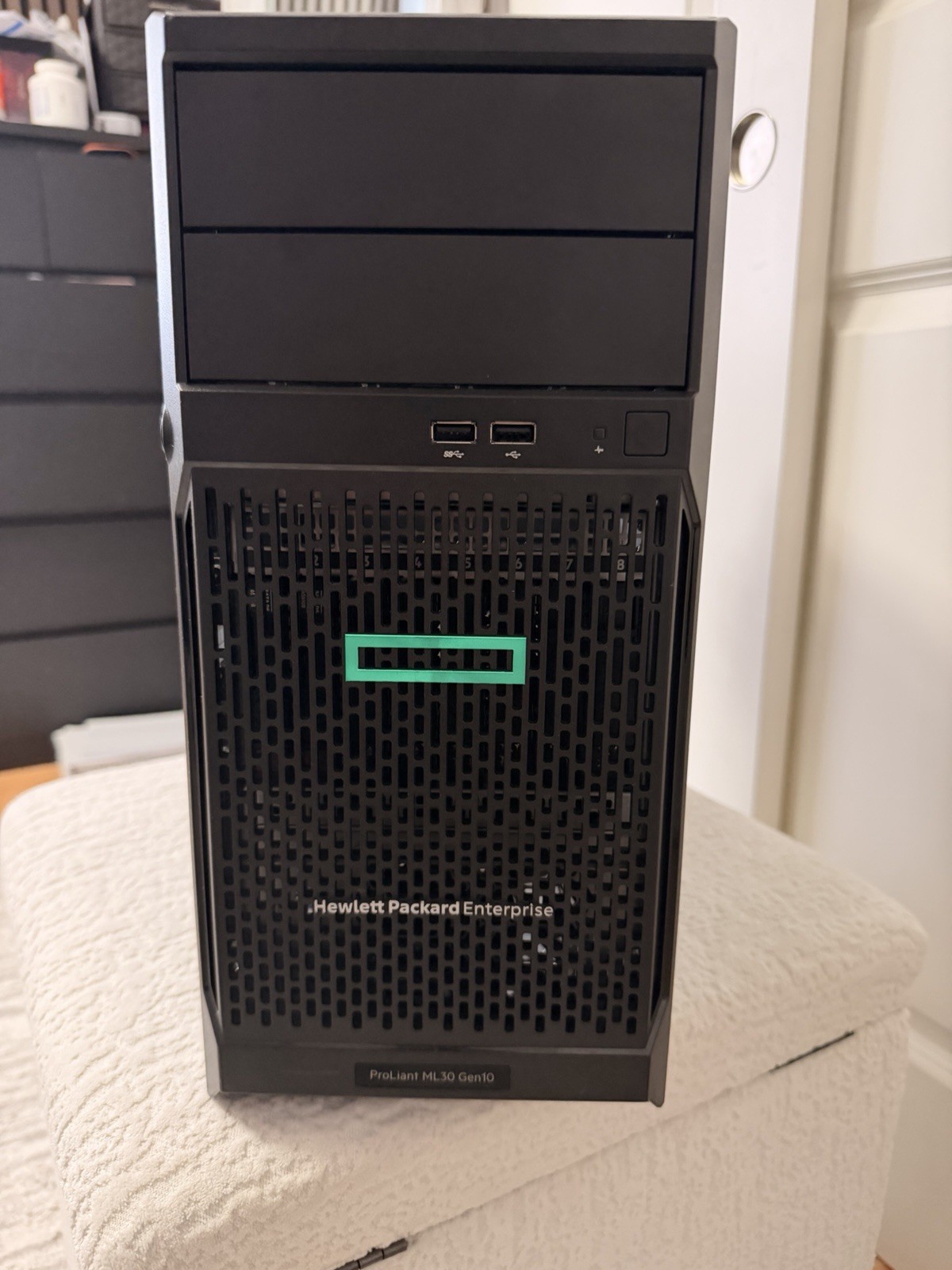 Hewlett Packard Enterprise ProLiant ML30 Gen10 Tower Server USB Ethernet VGA