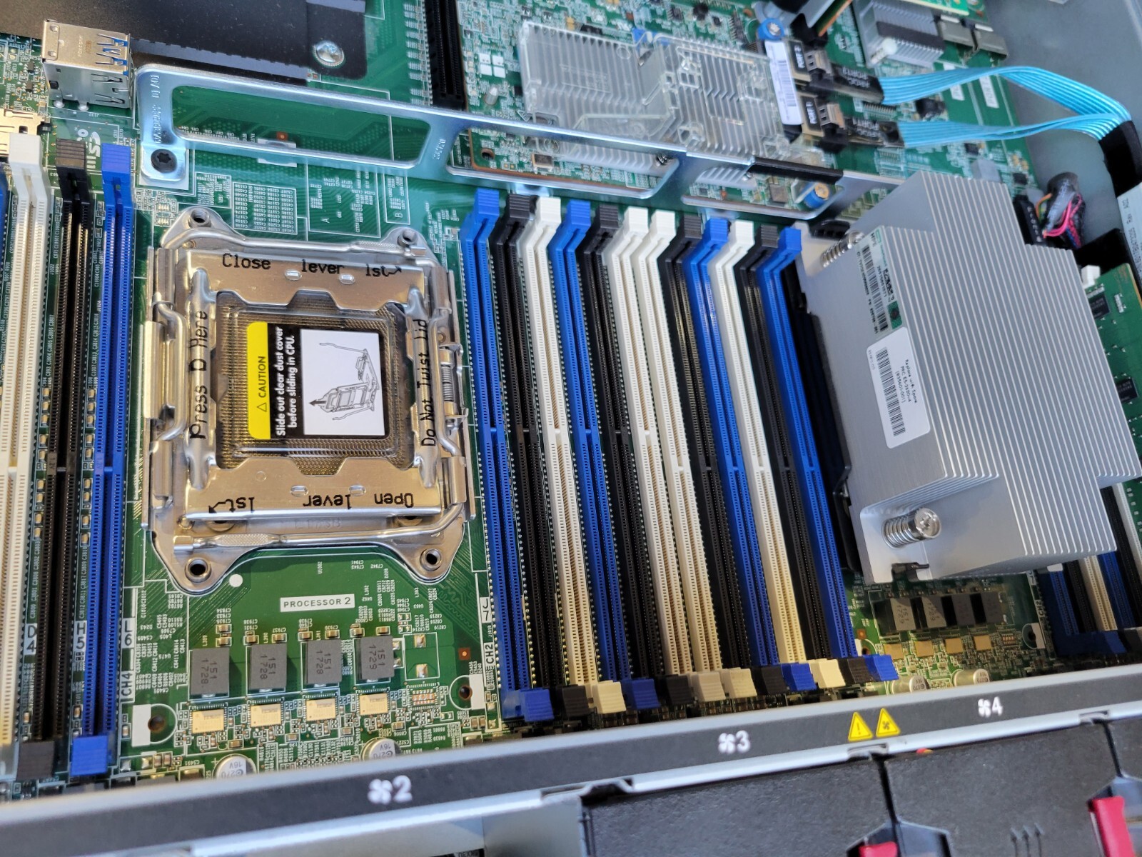 HPE ProLiant DL380 Gen9 8SFF Intel Xeon E5-2620 v4 2.10GHz/16GB/ H240AR Raid