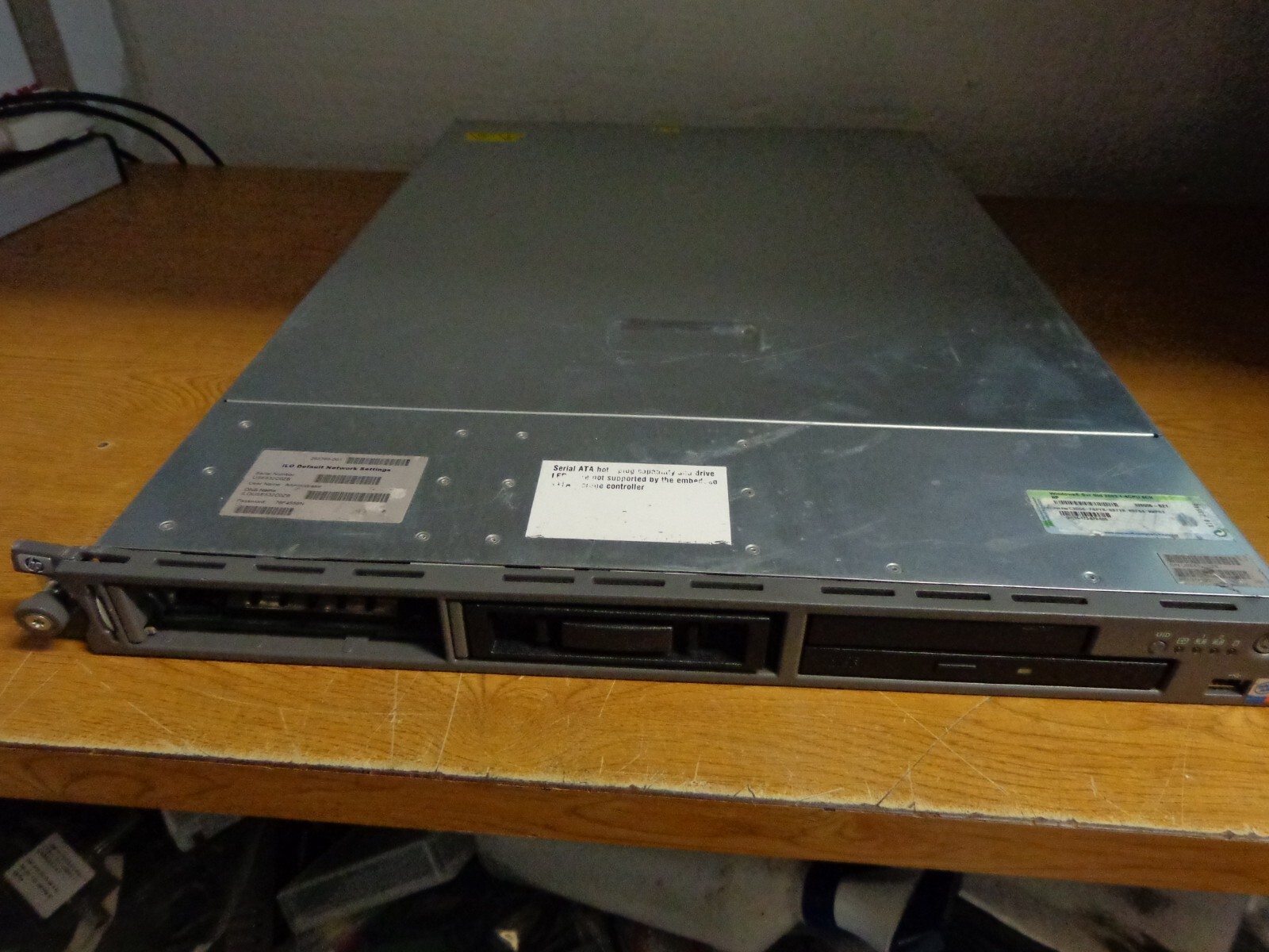 Proliant DL320 G3 P4 3.4GHz 1GB RAM 370669-001 Server #2 (Some Cosmetic Issue)