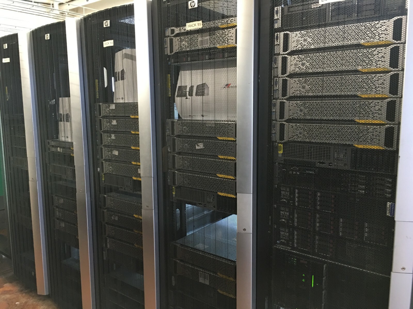 Dell PowerEdge R730XD Server Dual 12-Core E5-2670 V3 400GB SSD+ 48TB SAS Storage