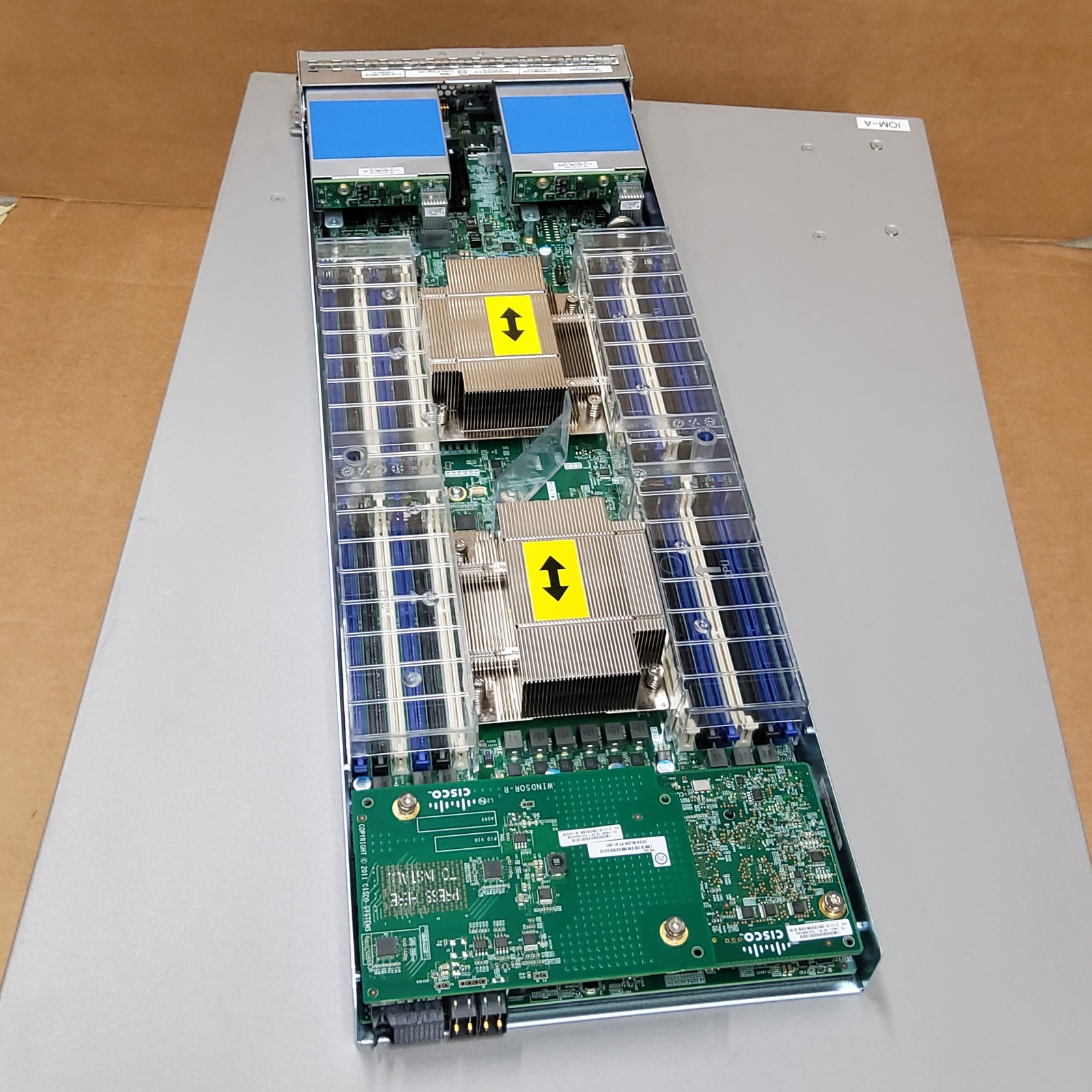 Cisco UCS 5108 Blade Server Chassis 8x UCS-B200-M3 2x UCS 2204 NO CPU NO Memory