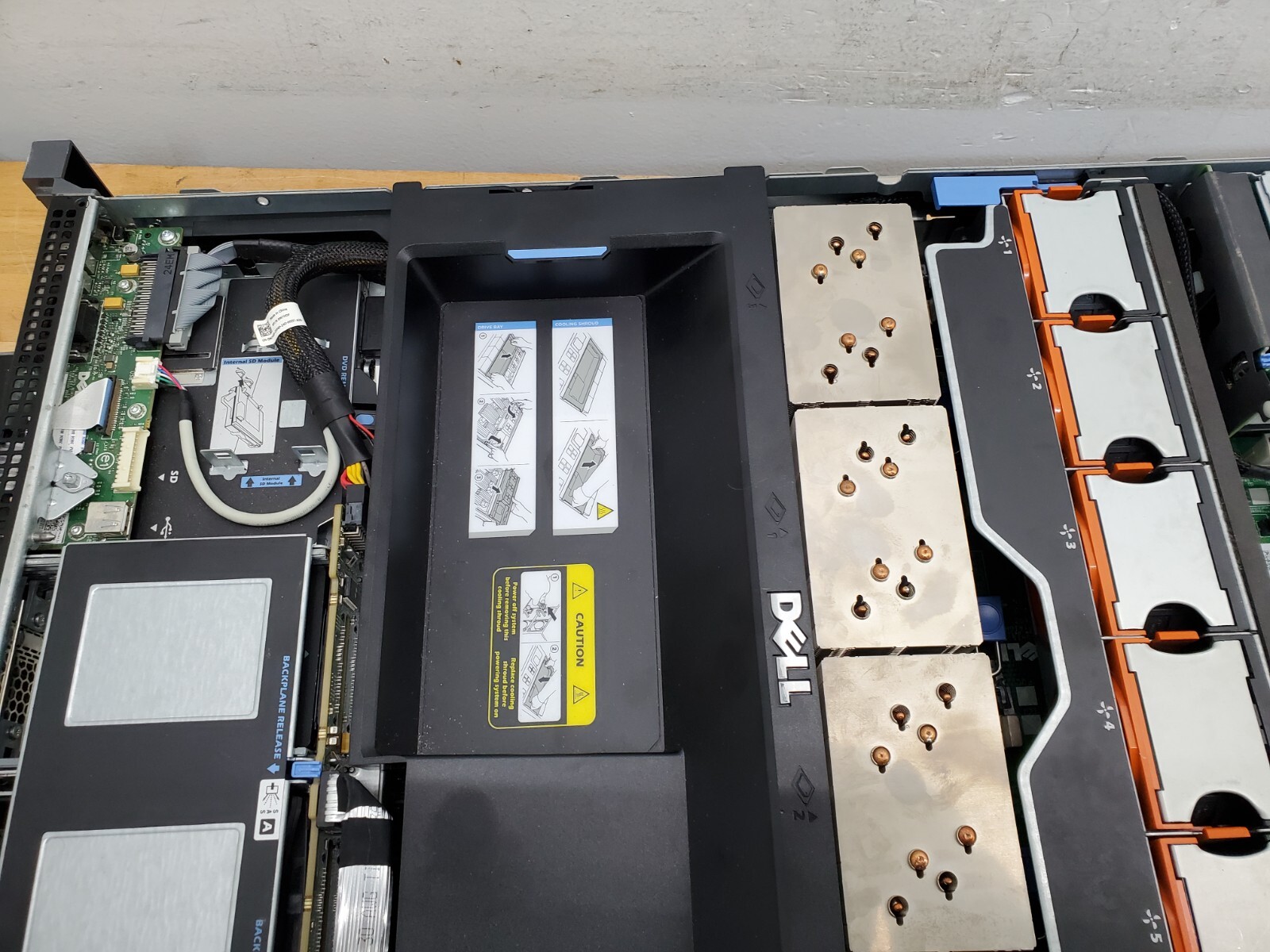 Dell PowerEdge R810 E05S Server 4x Xeon E7-4830, 64GB RAM, 500GB SSD, Win10Pro
