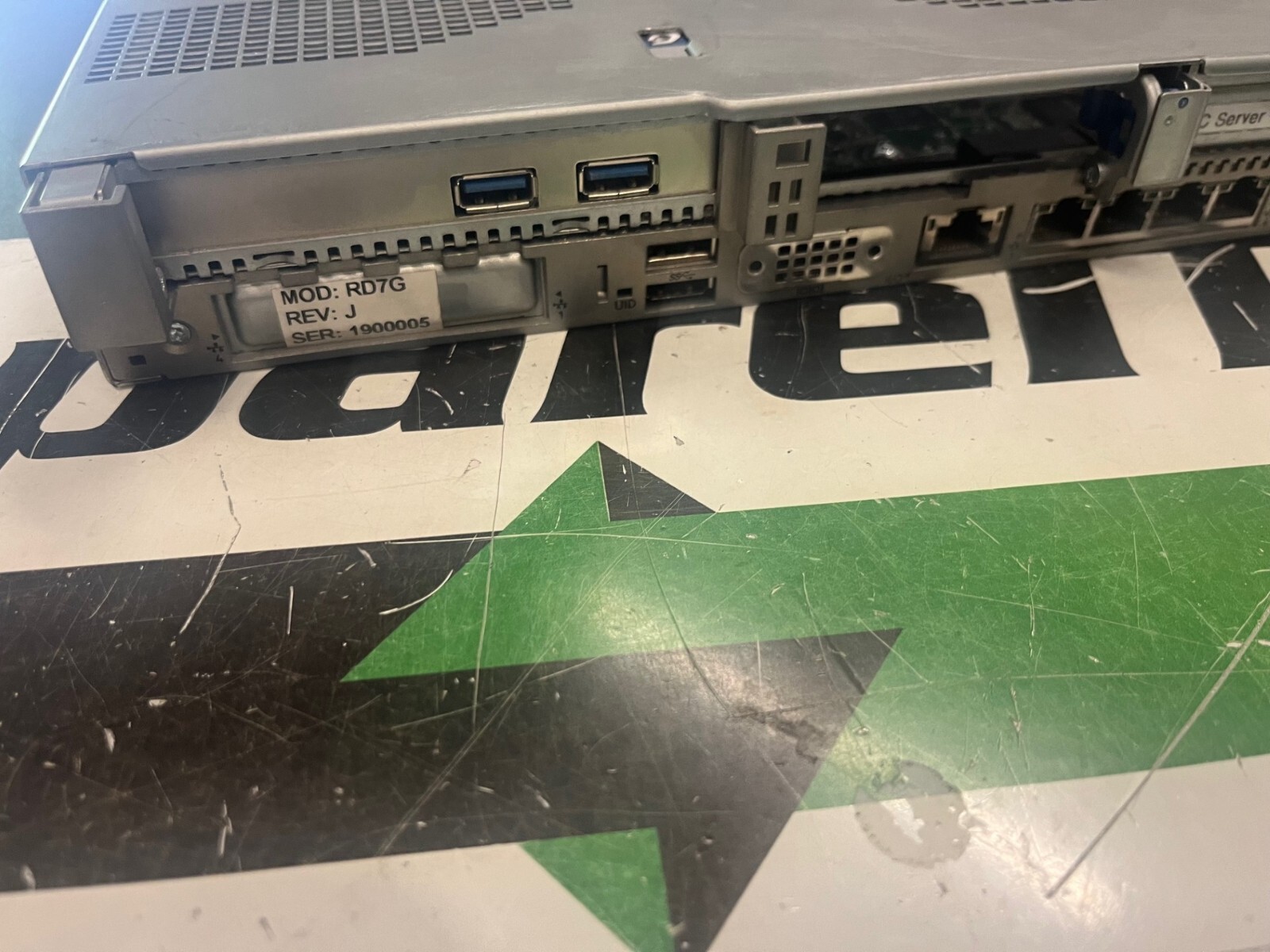 P06453-B21 HPE PROLIANT DL360 GEN10 4110 1P 8SFF 2x 500W NO RAM 2x 300GB HDD