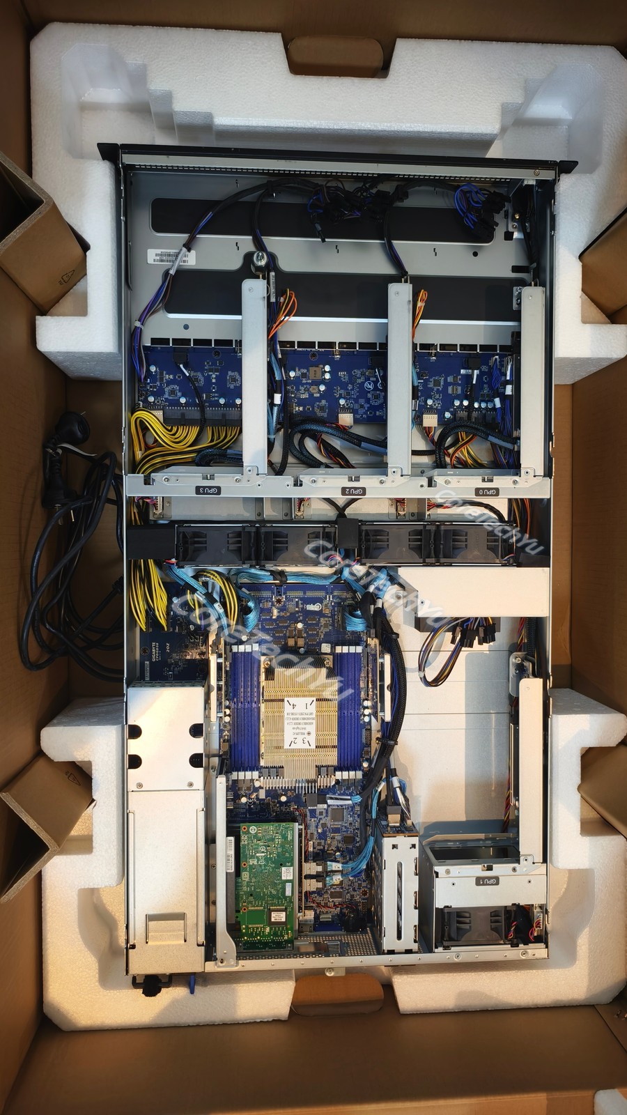 Gigabyte G242-Z11 2U 4 GPU Server 6×2.5″ With 2X 1600W PSU AMD 7002 or 7003 CPU