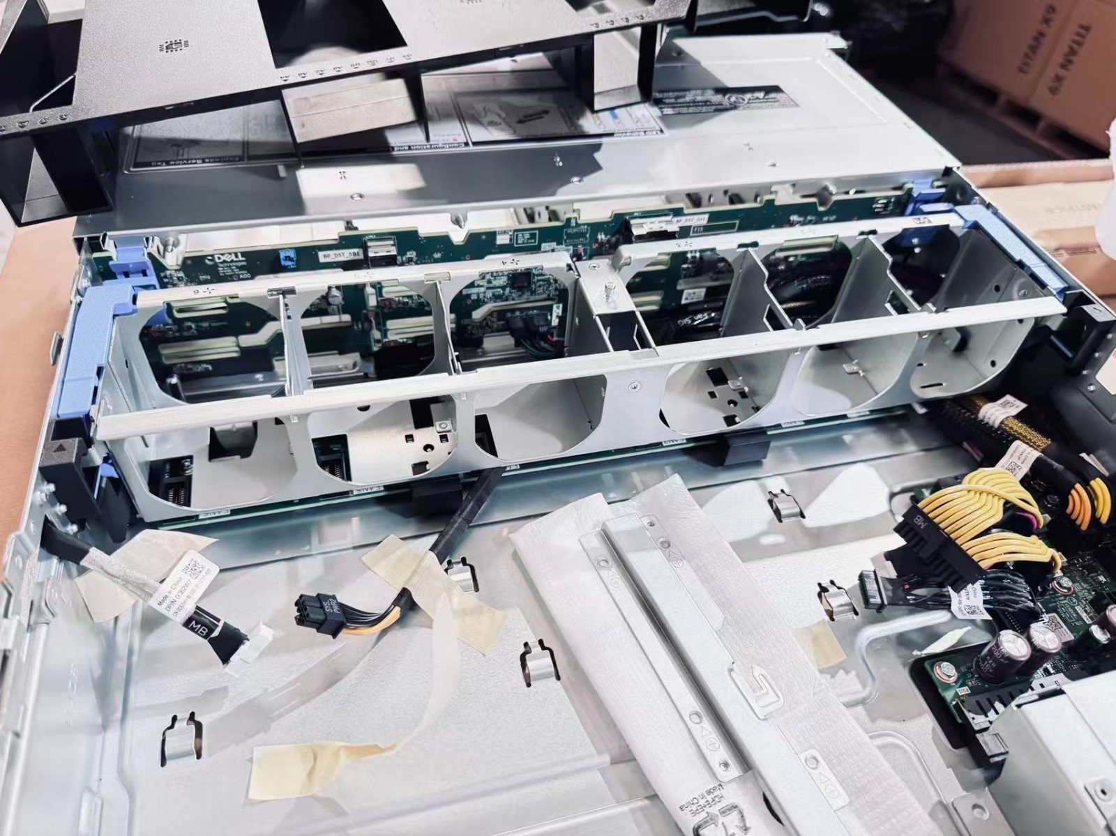 Dell PowerEdge R550 12x 3.5″ Bays Server Case Chassis Backplane Power Board