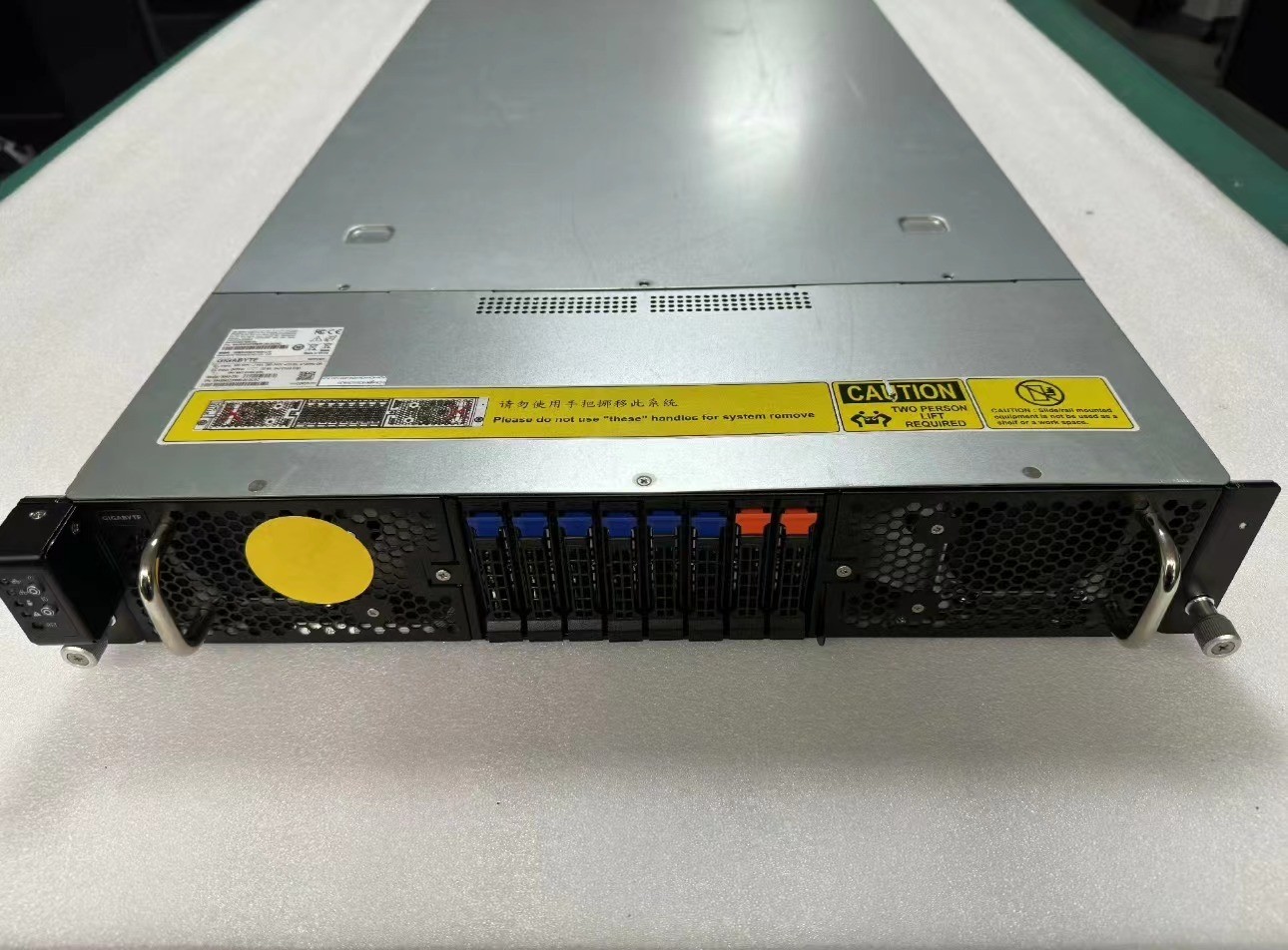 Gigabyte G292-Z20 2U 8GPU Server 8x 2.5″, 1x AMD 7532 CPU 128GB RAM 2x 2200W PSU